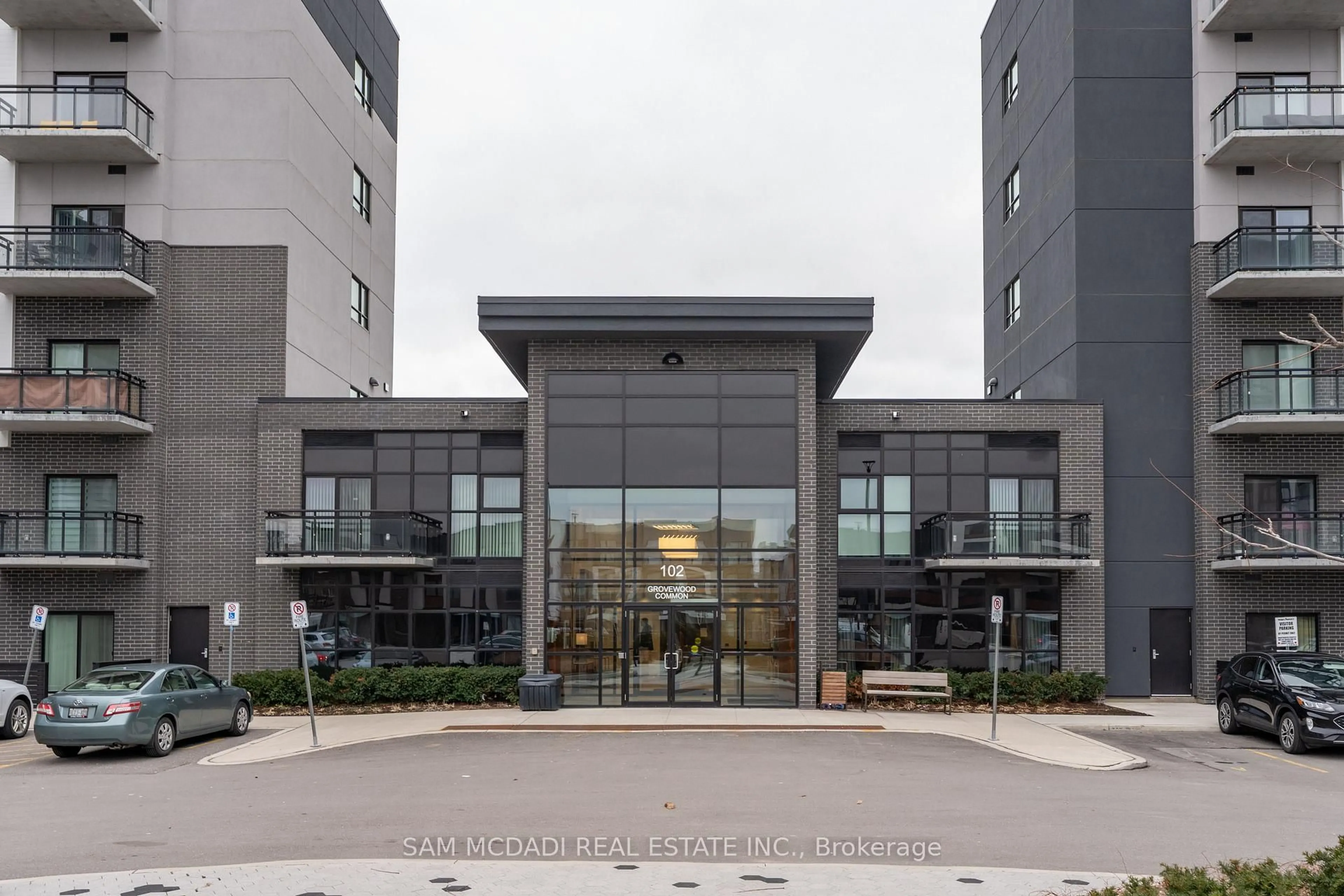 Indoor foyer for 102 Grovewood Common #529, Oakville Ontario L6H 0X2