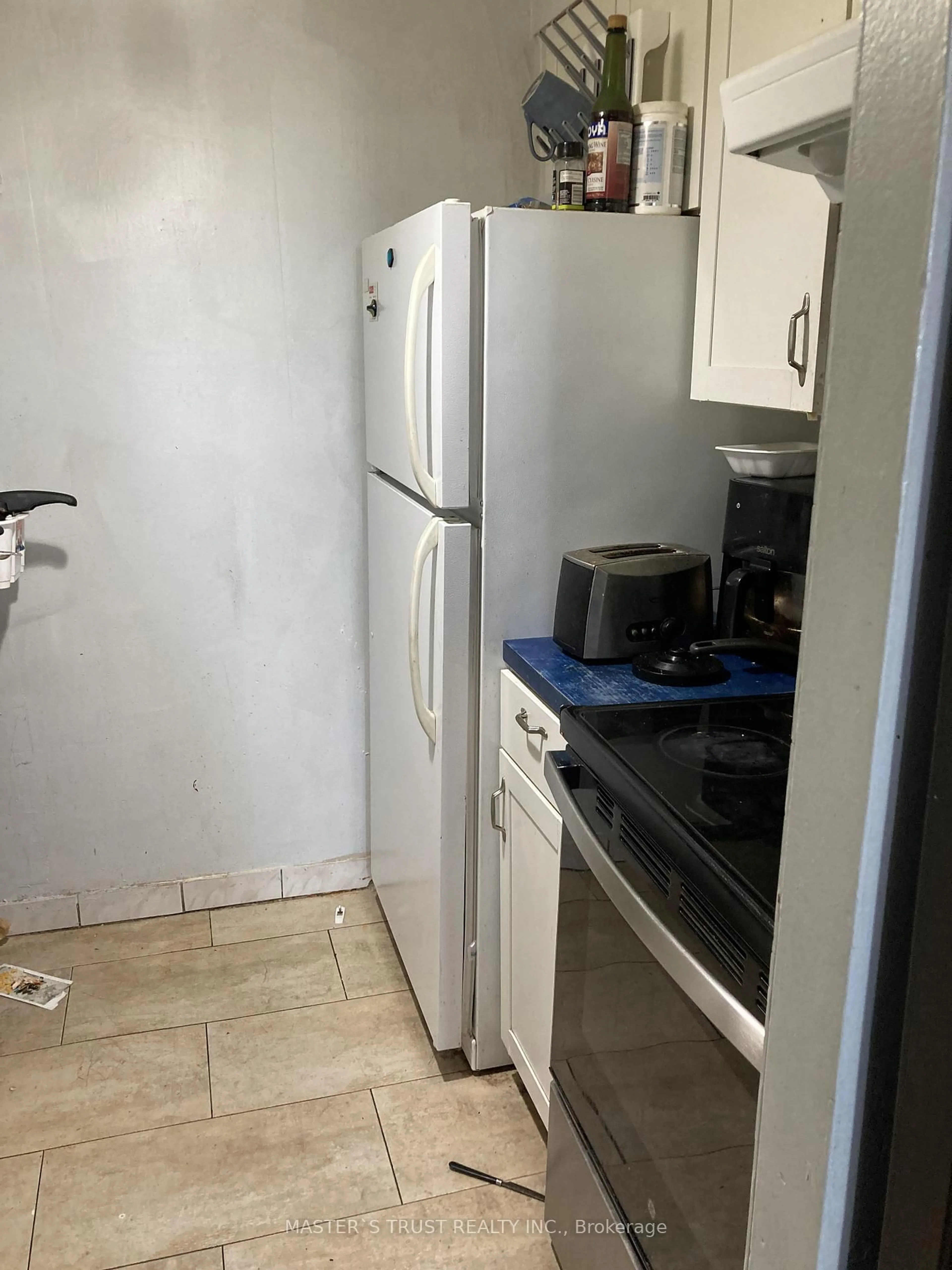 Standard kitchen, floor is not visible for 100 Lotherton Ptwy #1202, Toronto Ontario M6B 2G8