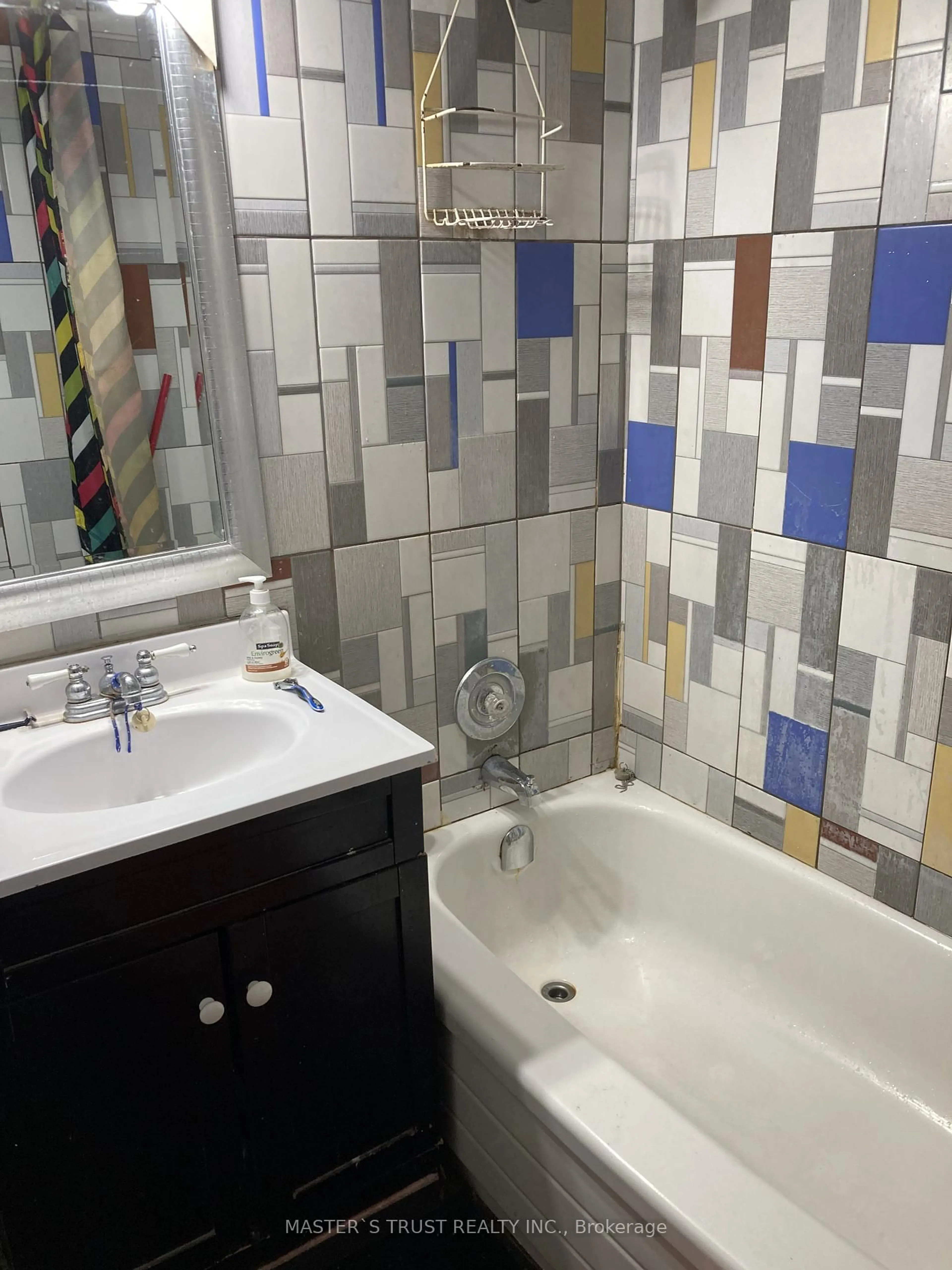 Standard bathroom, ceramic/tile floor for 100 Lotherton Ptwy #1202, Toronto Ontario M6B 2G8