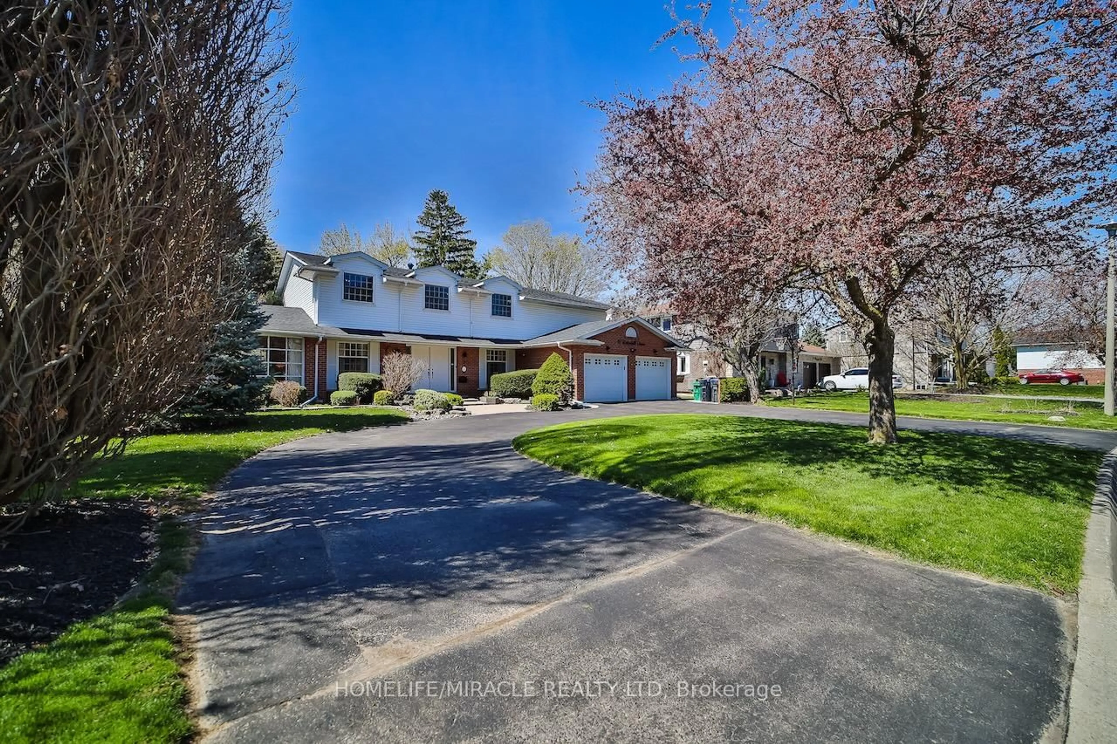 A pic from outside/outdoor area/front of a property/back of a property/a pic from drone, street for 17 Ridgehill Dr, Brampton Ontario L6Y 2C3