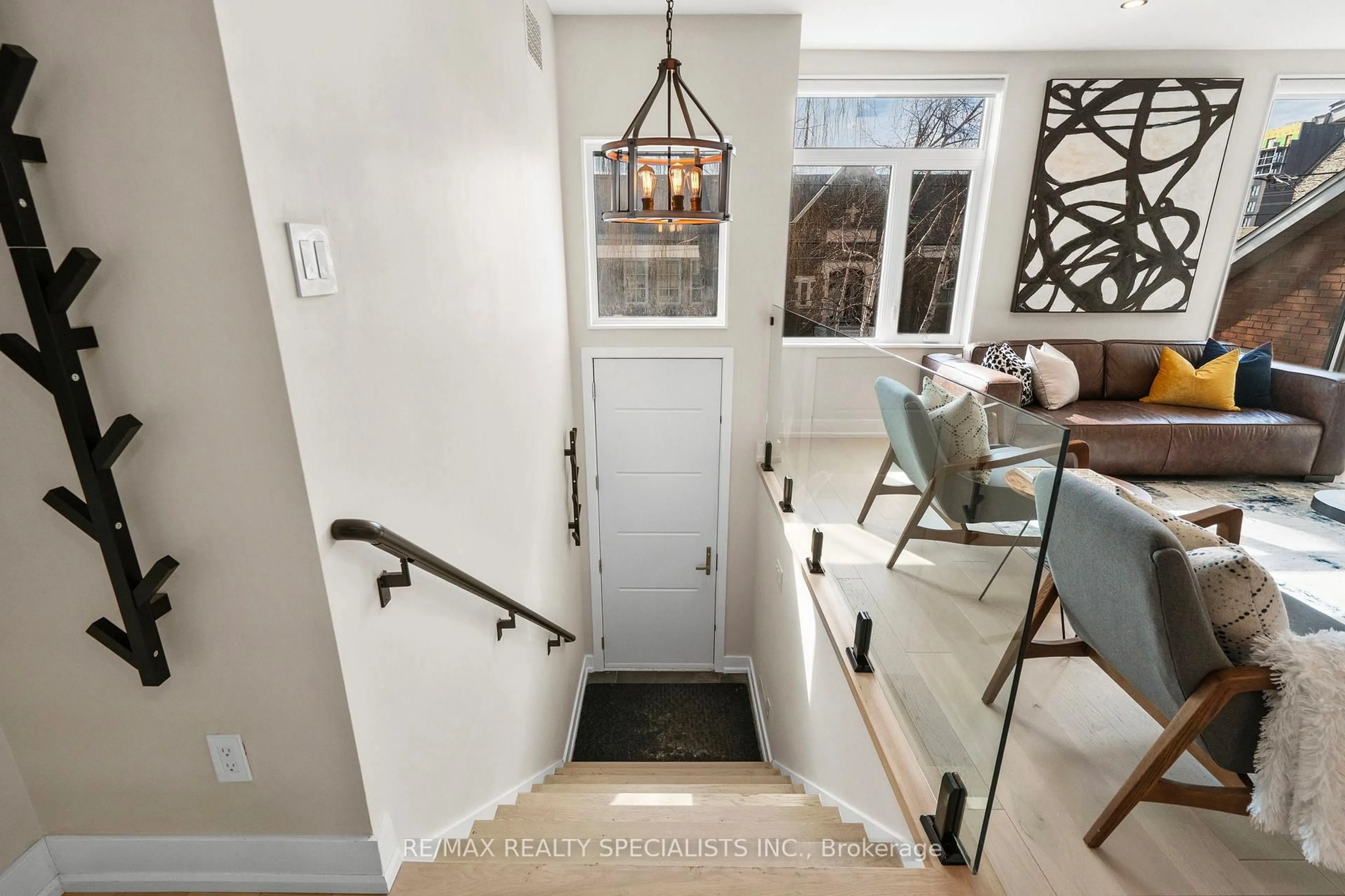 Indoor entryway for 146 Stanley Ave, Toronto Ontario M8V 1N9