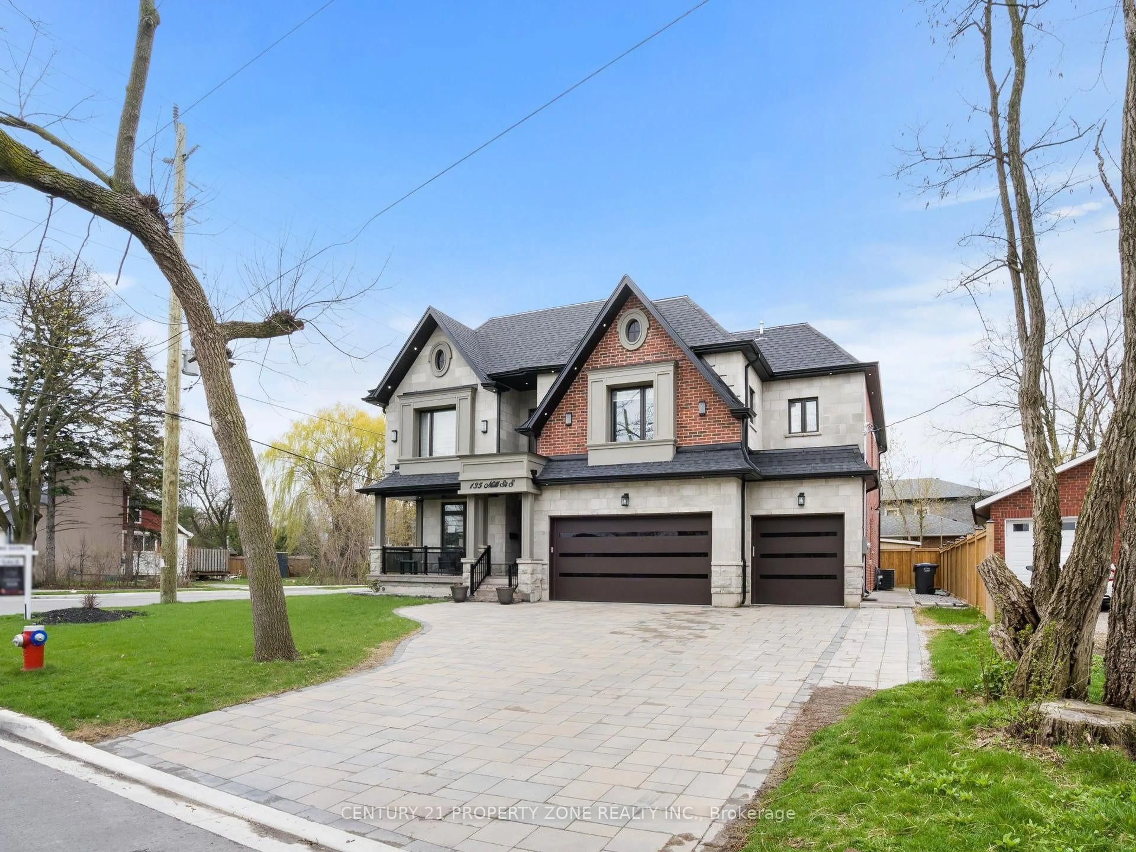 Home with brick exterior material, street for 135 Mill St, Brampton Ontario L6Y 1T4