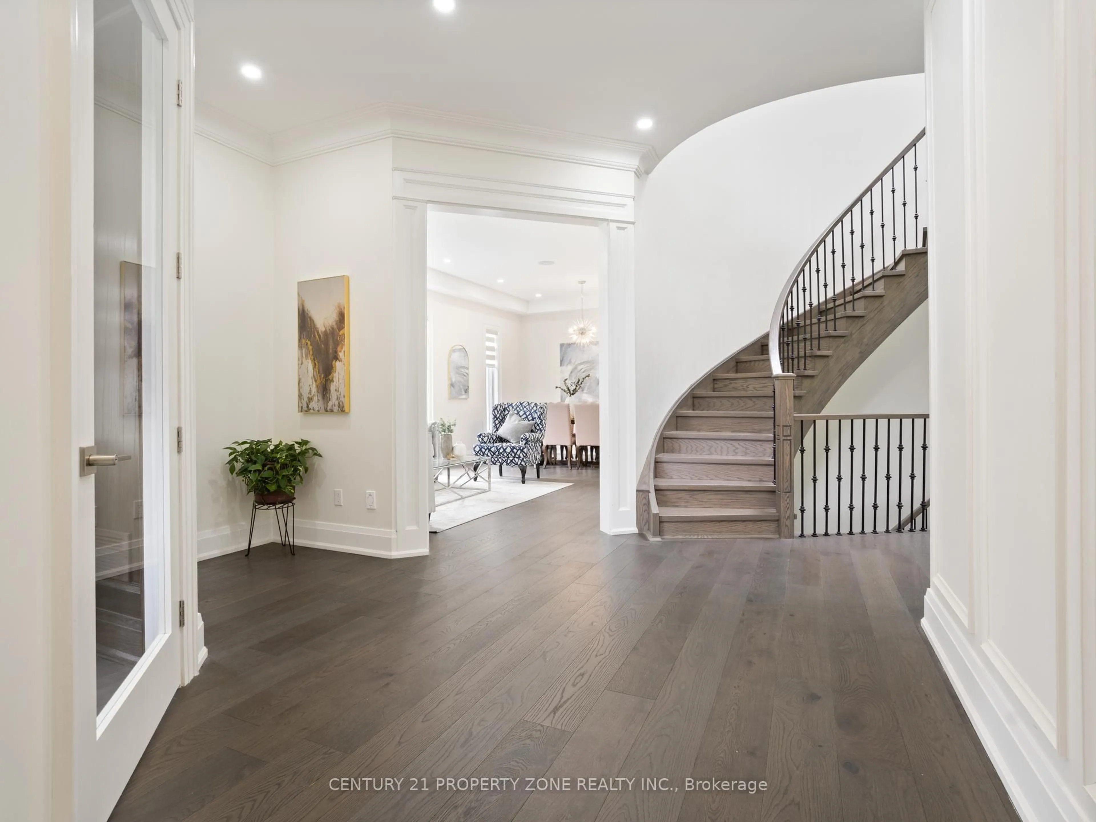 Indoor entryway for 135 Mill St, Brampton Ontario L6Y 1T4