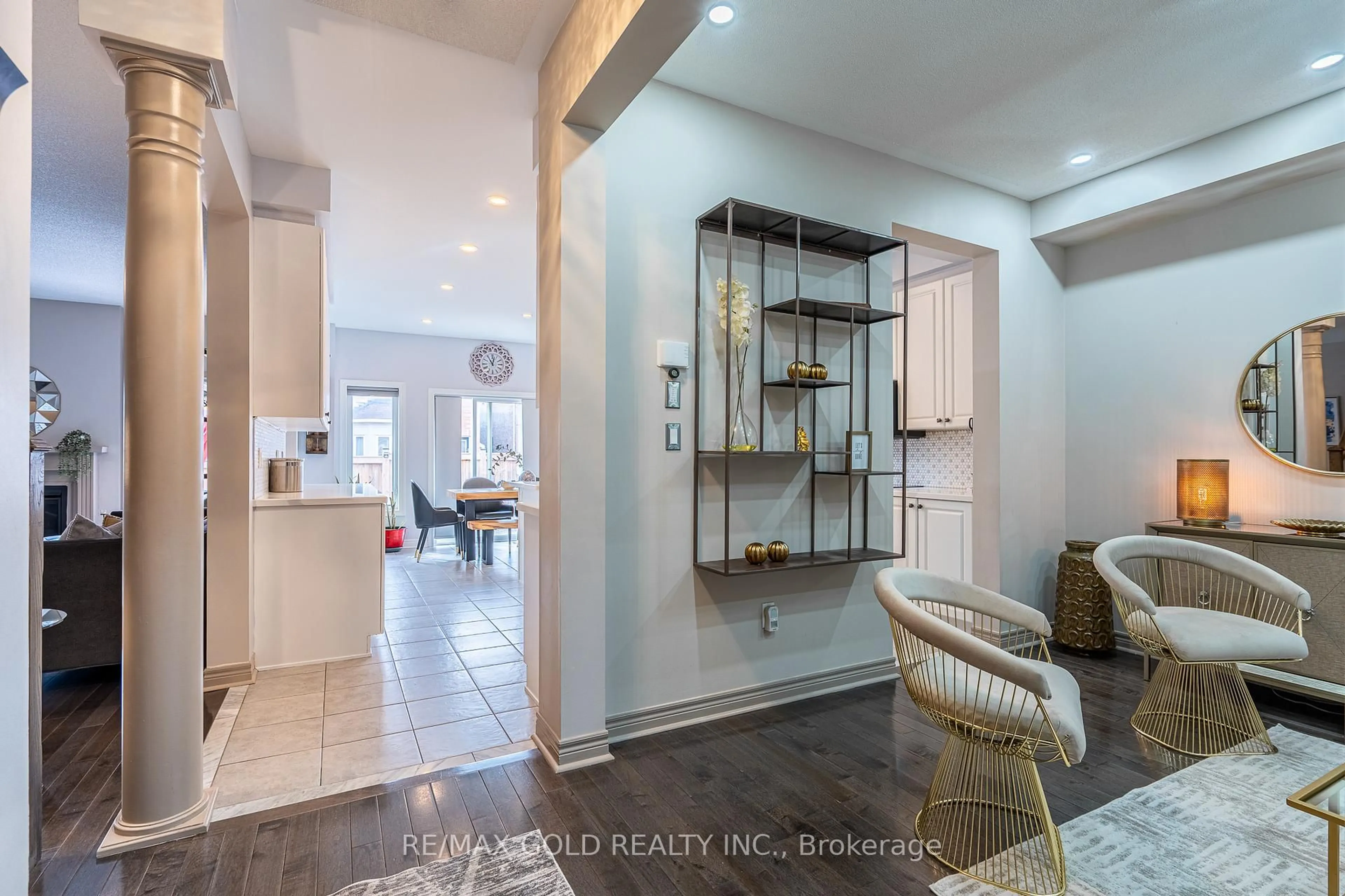 Indoor entryway for 83 Cookview Dr, Brampton Ontario L6R 3V1