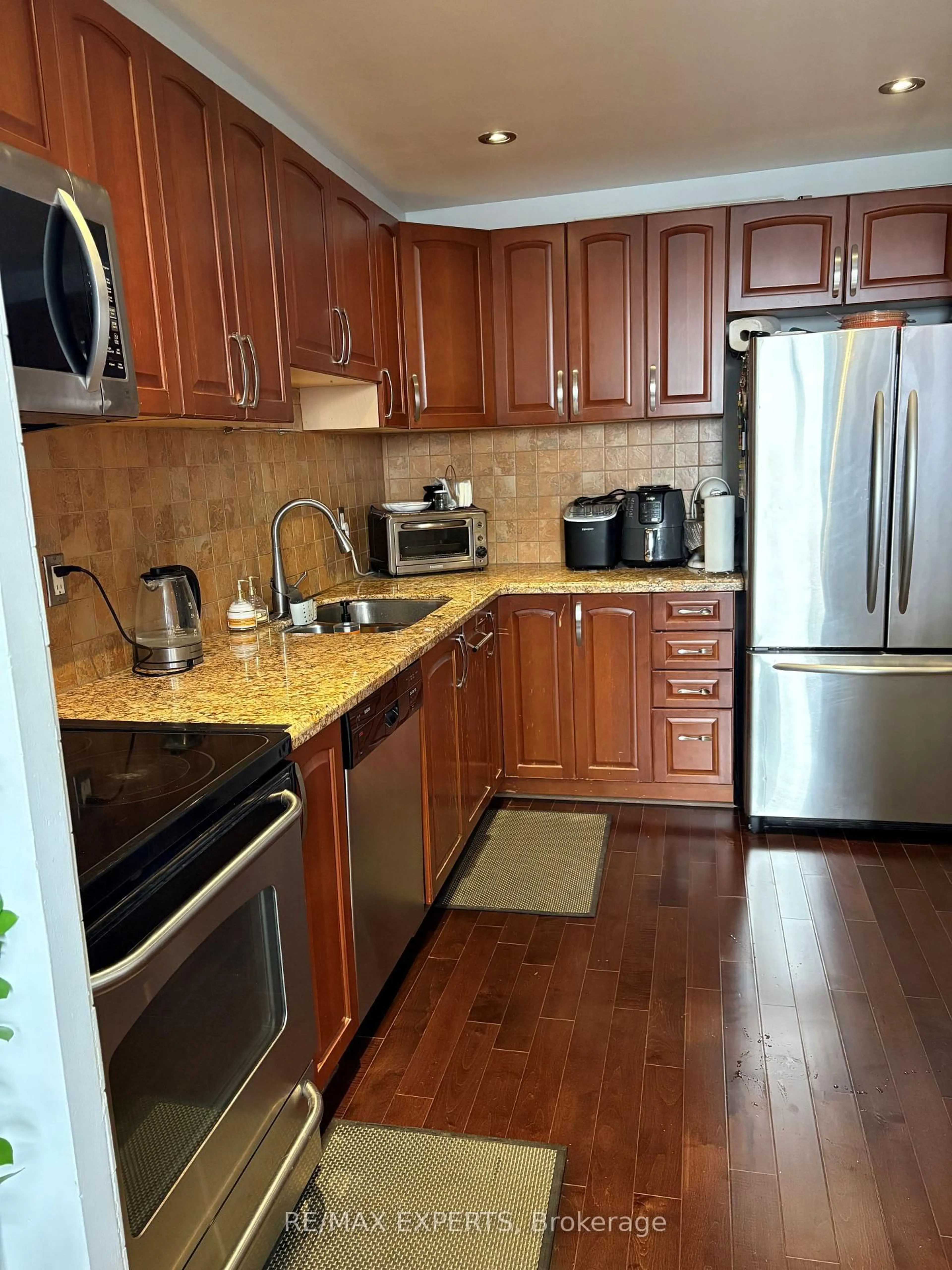 Standard kitchen, unknown for 11 WINCOTT Dr #PH15, Toronto Ontario M9R 2R9