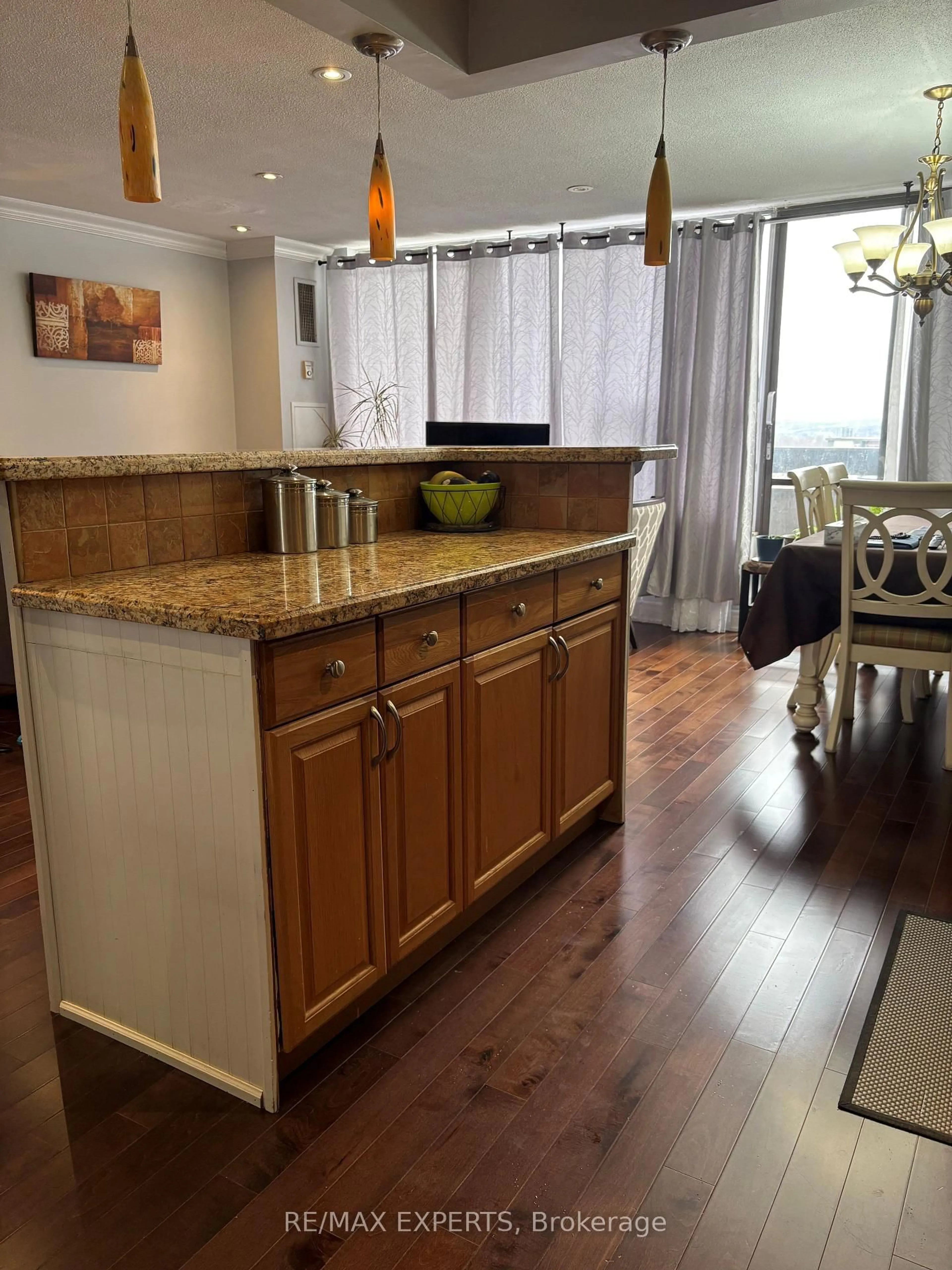 Open concept kitchen, wood/laminate floor for 11 WINCOTT Dr #PH15, Toronto Ontario M9R 2R9
