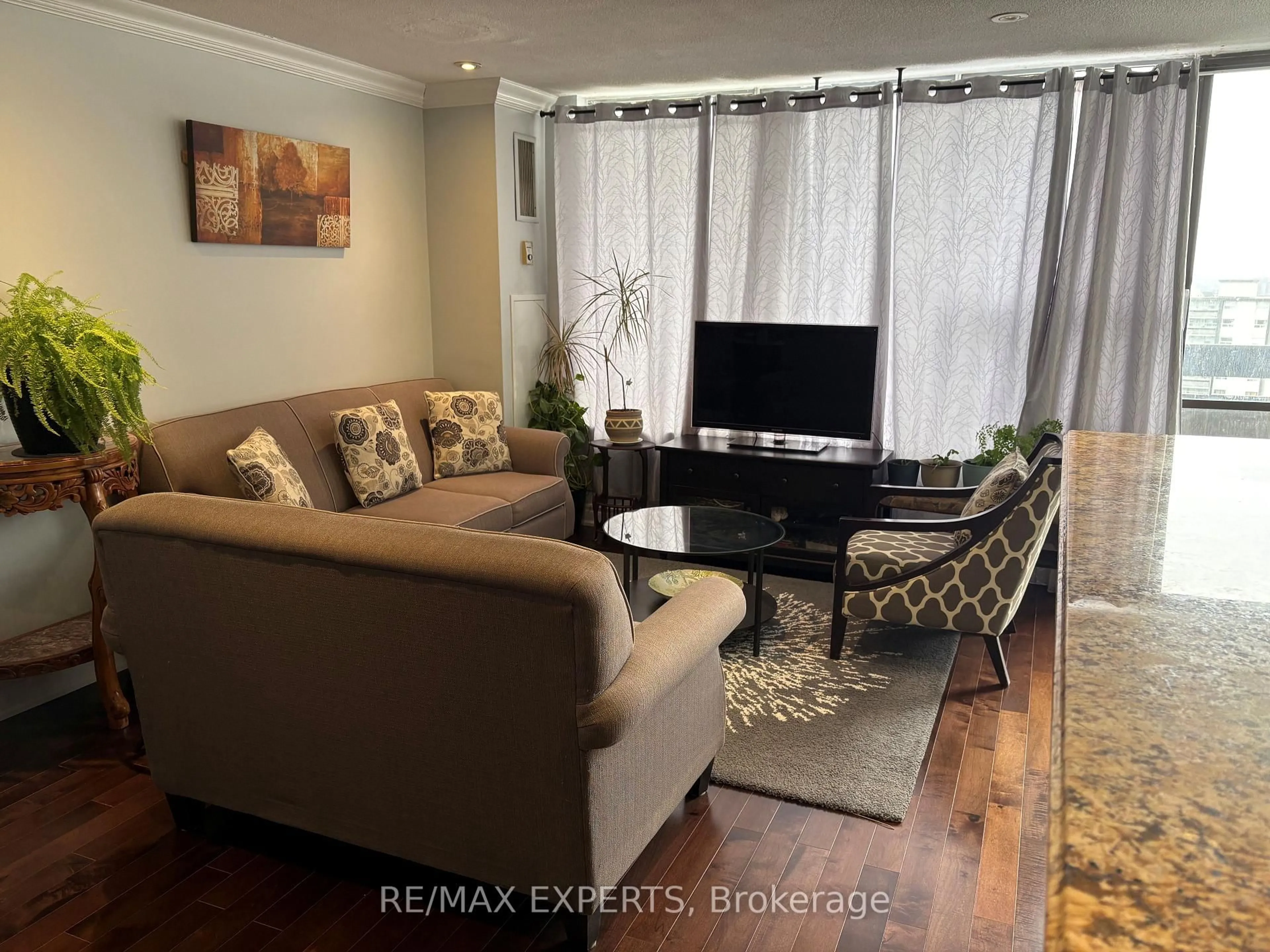 Living room with furniture, wood/laminate floor for 11 WINCOTT Dr #PH15, Toronto Ontario M9R 2R9