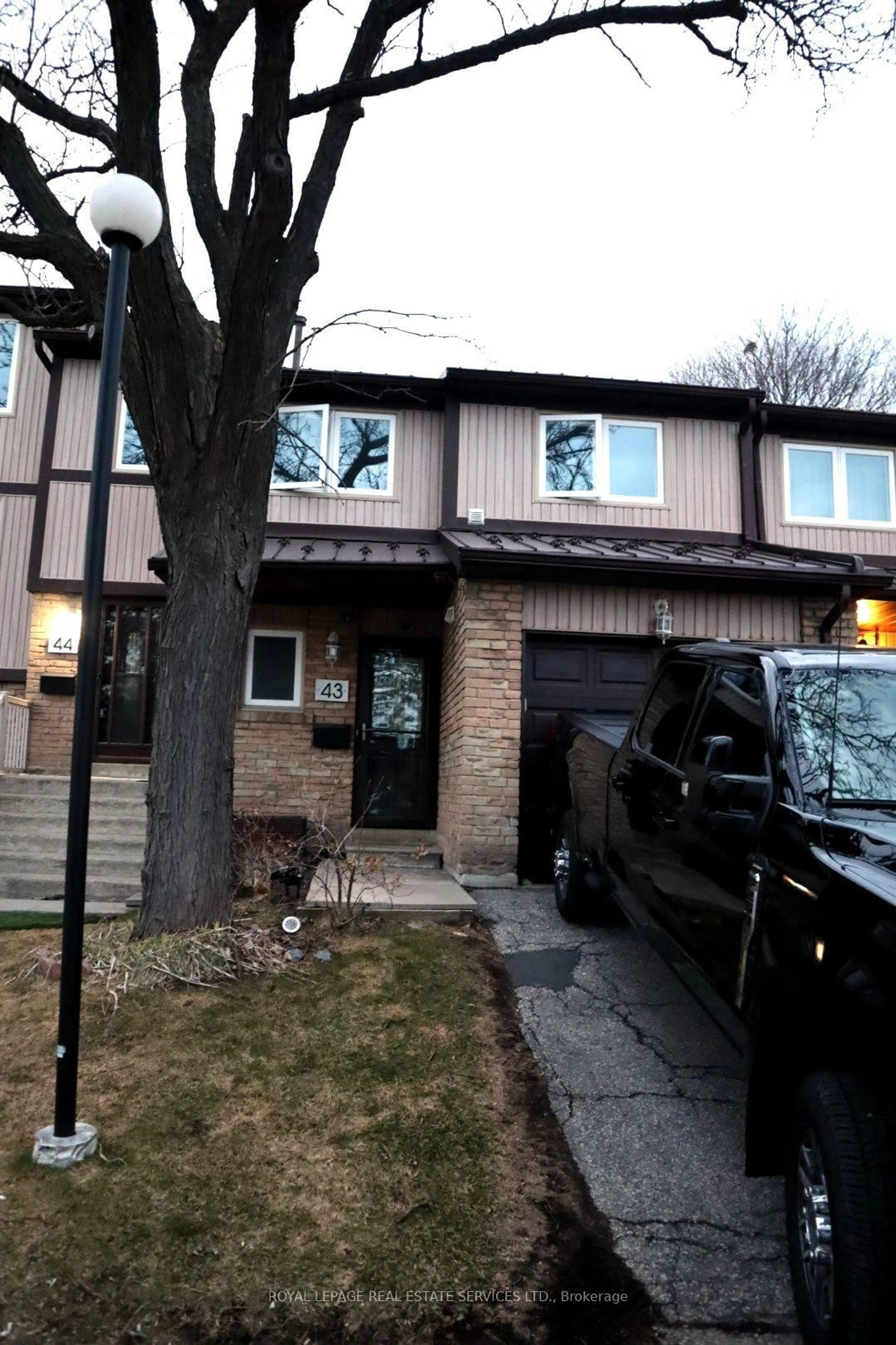 Unknown for 6449 Glen Erin Dr #43, Mississauga Ontario L5N 2T2