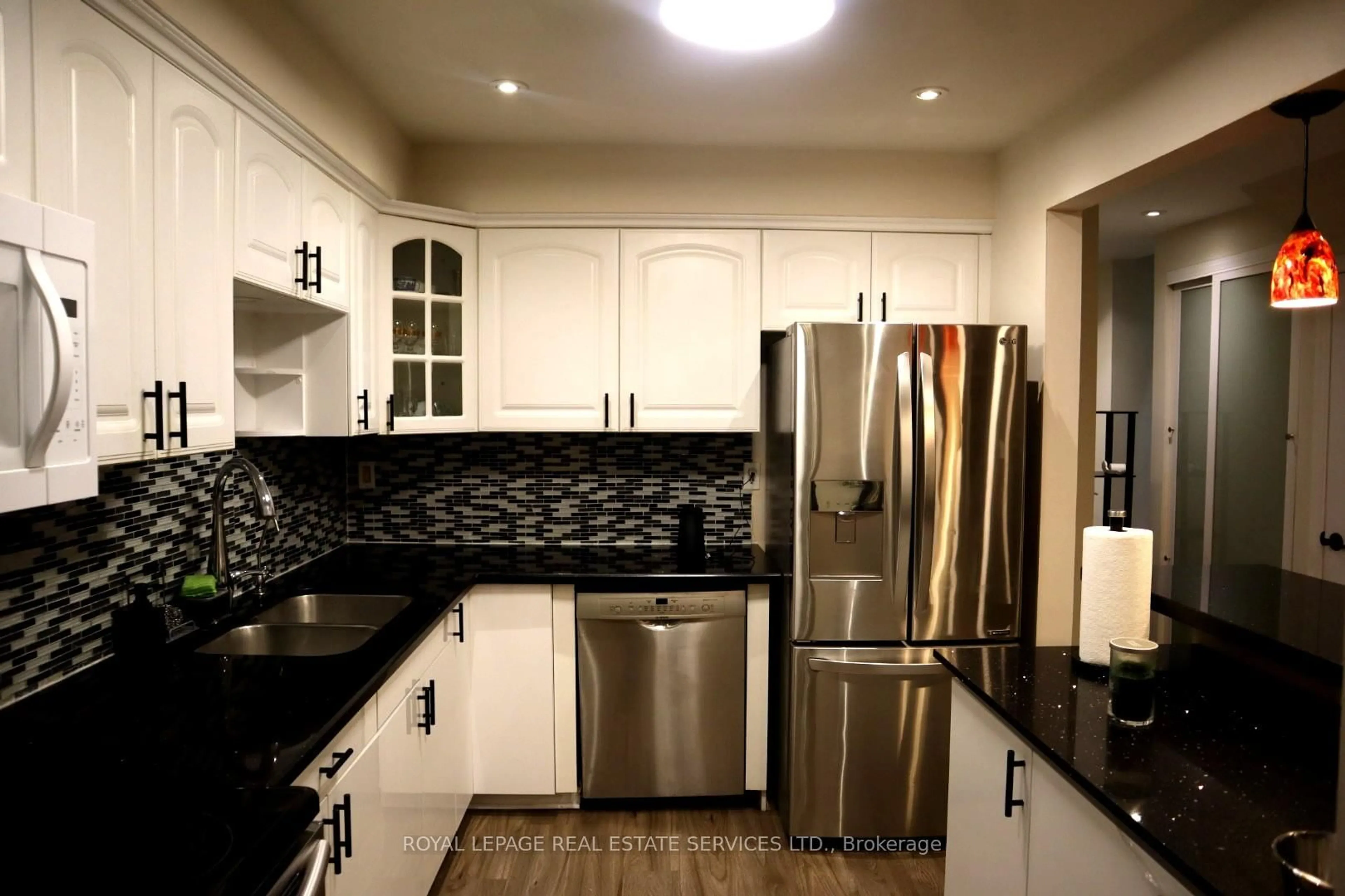 Contemporary kitchen, ceramic/tile floor for 6449 Glen Erin Dr #43, Mississauga Ontario L5N 2T2