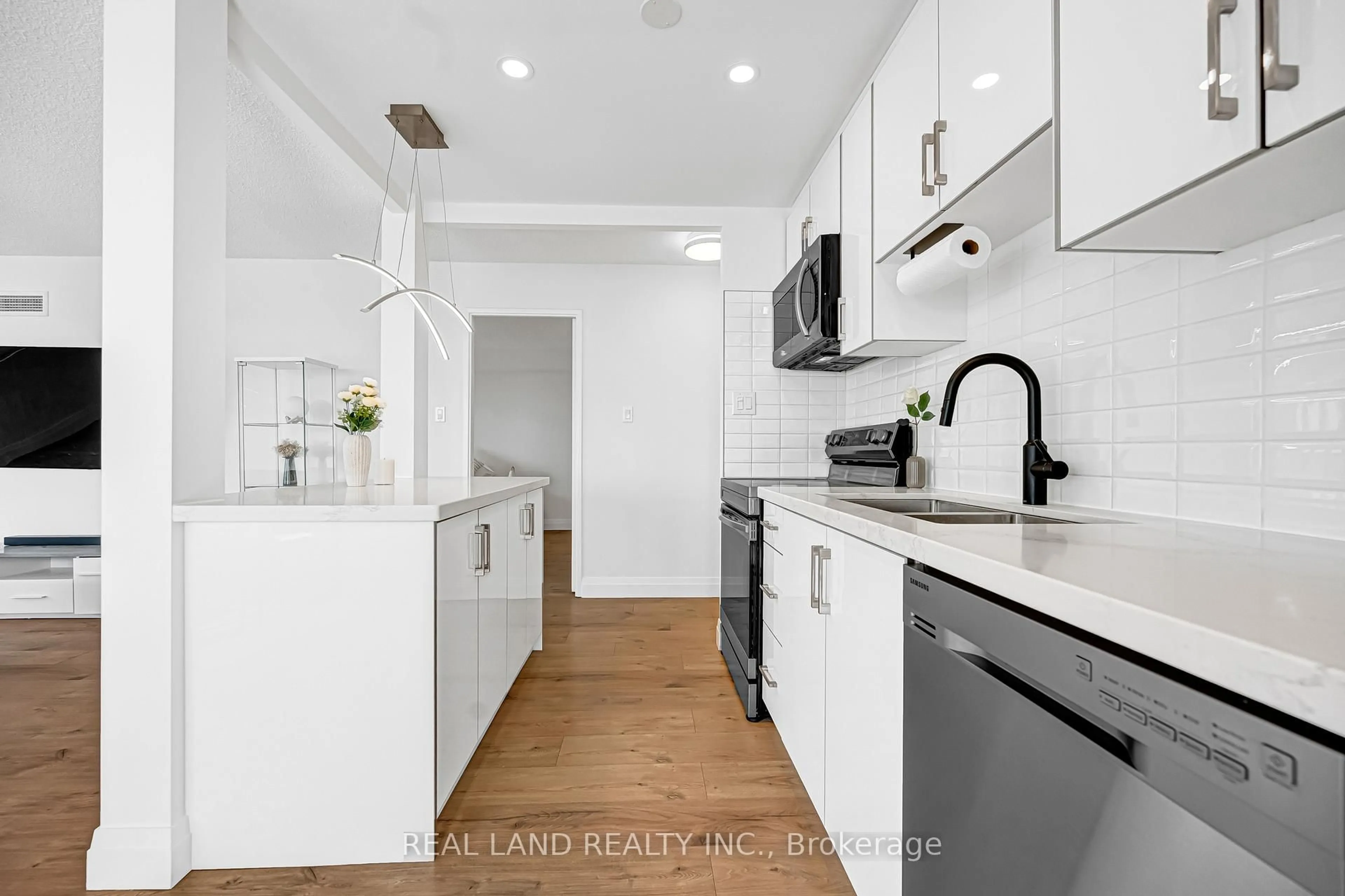 Standard kitchen, ceramic/tile floor for 50 Elm Dr #1901, Mississauga Ontario L5A 3X2