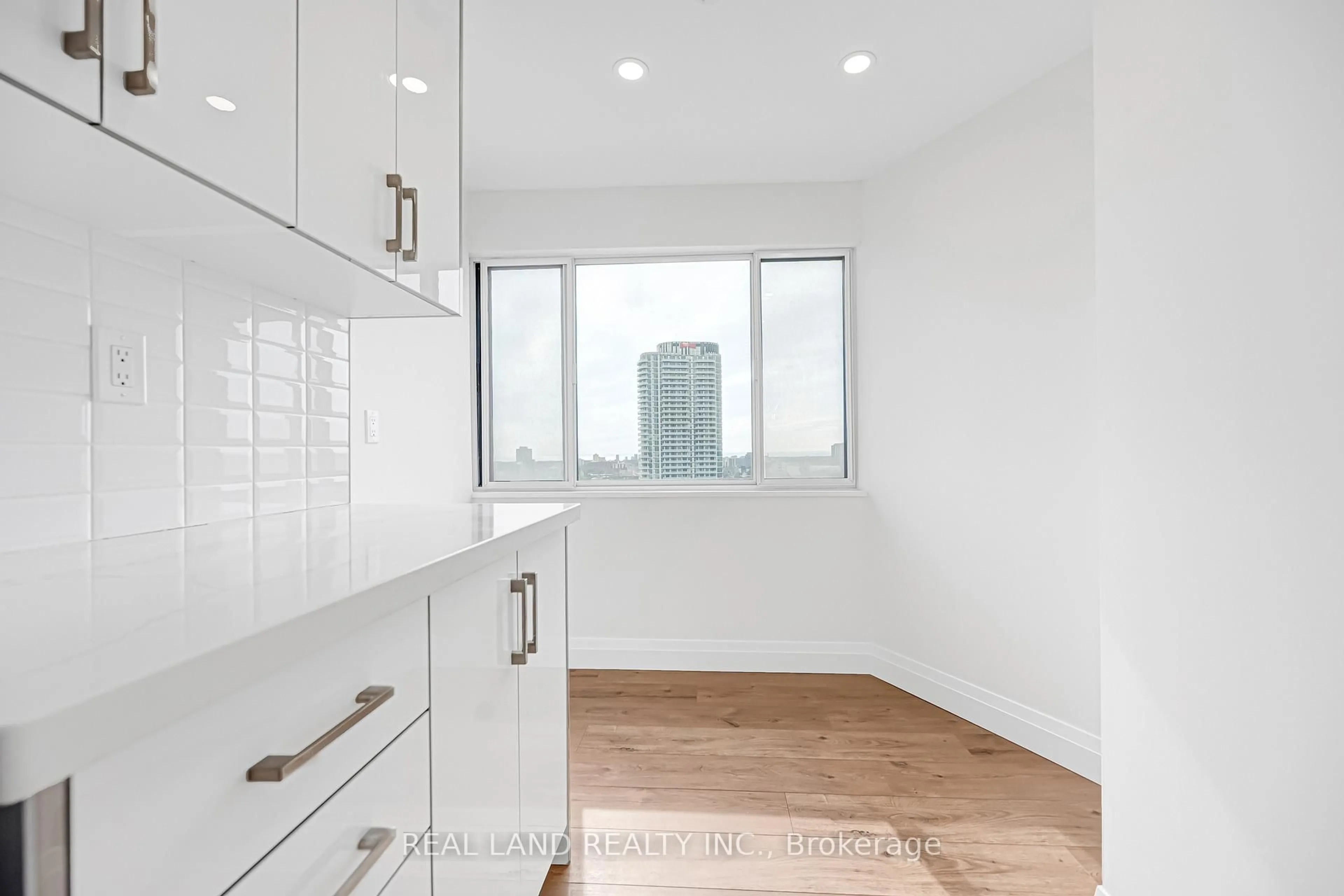 Unknown for 50 Elm Dr #1901, Mississauga Ontario L5A 3X2