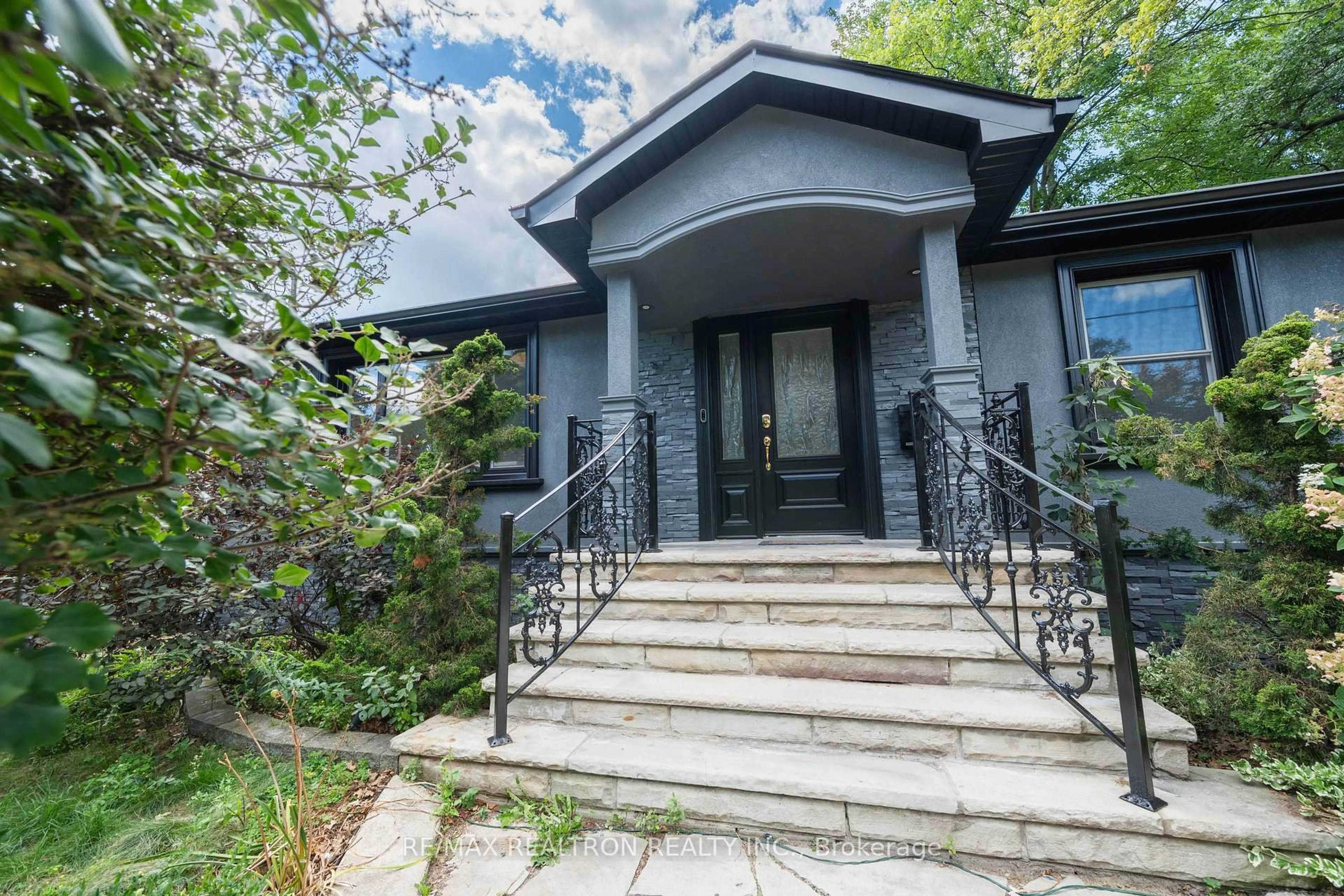 Unknown for 1480 Kenmuir Ave, Mississauga Ontario L5G 4B5