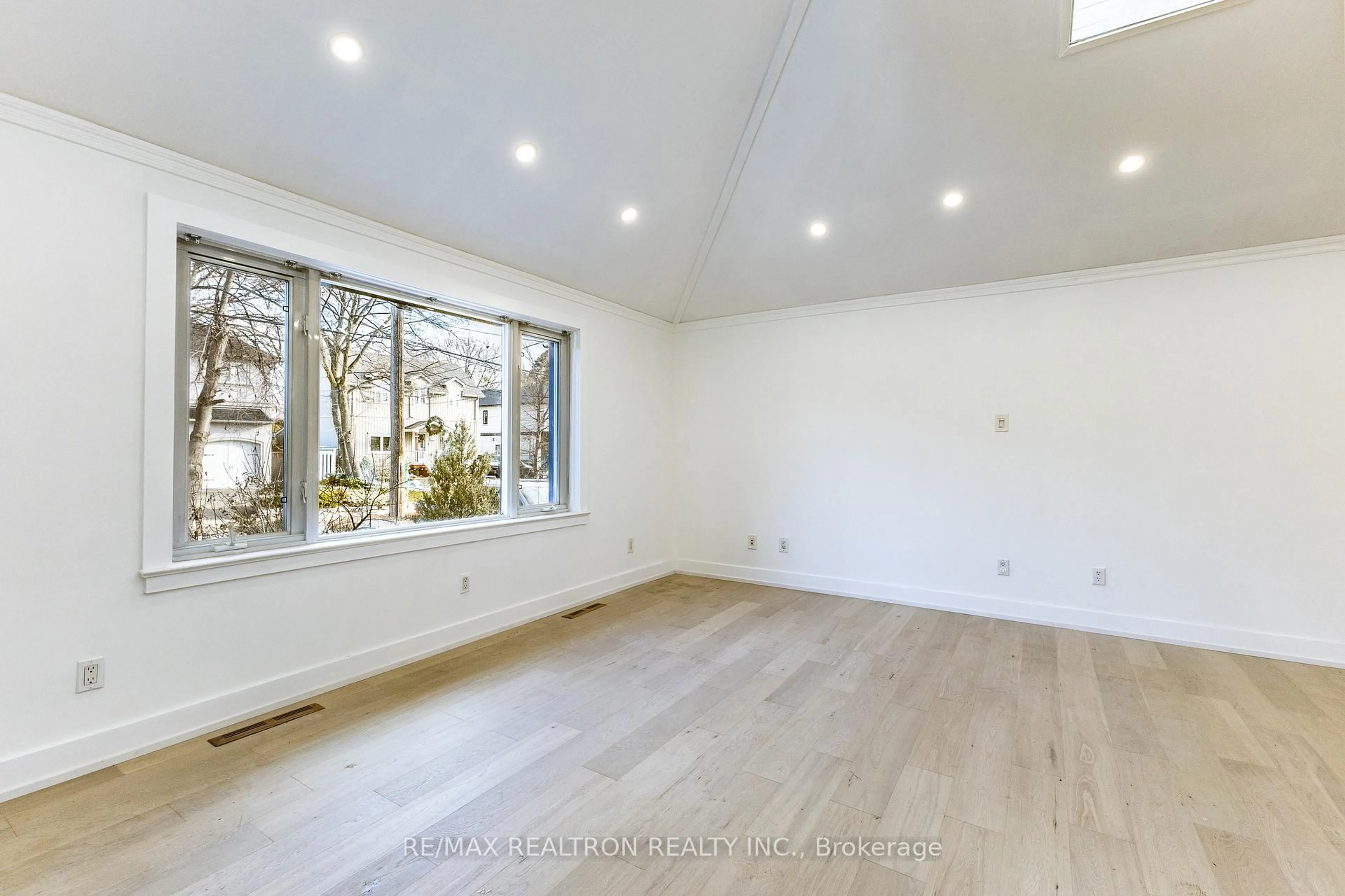 A pic of a room for 1480 Kenmuir Ave, Mississauga Ontario L5G 4B5