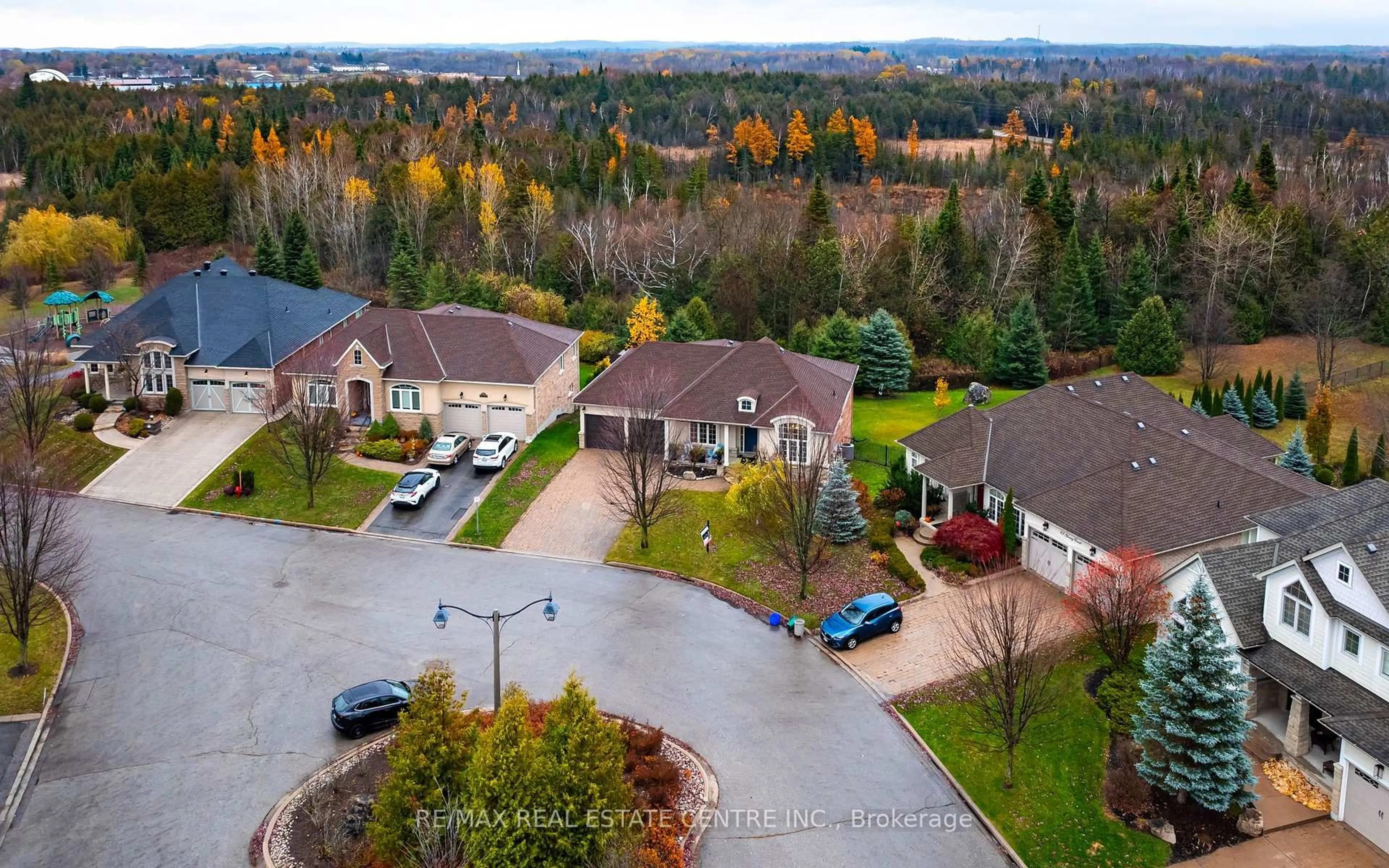 A pic from outside/outdoor area/front of a property/back of a property/a pic from drone, unknown for 59 Young Crt, Orangeville Ontario L9W 0A8