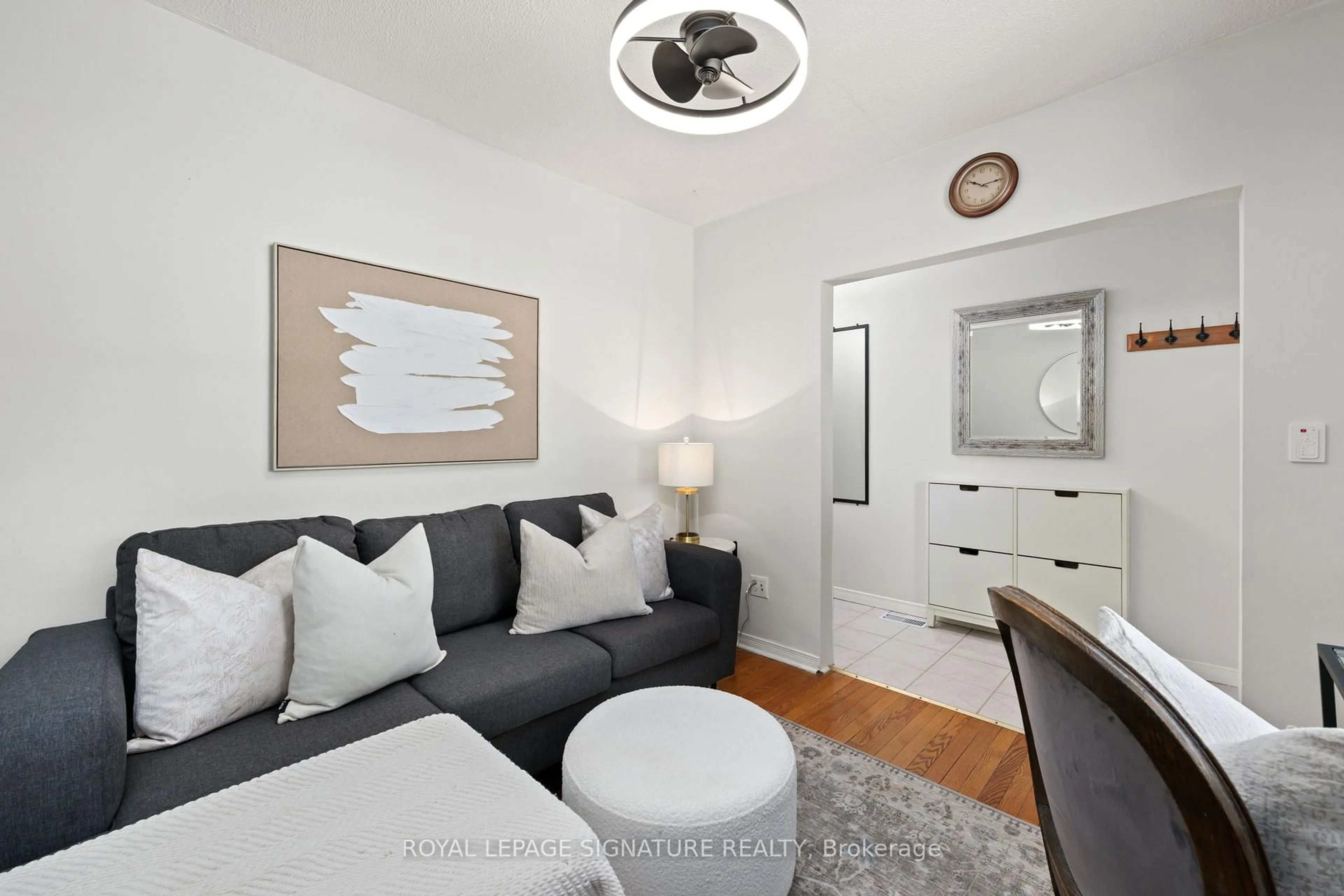 Living room with furniture, unknown for 493 Jane St, Toronto Ontario M6S 4A1