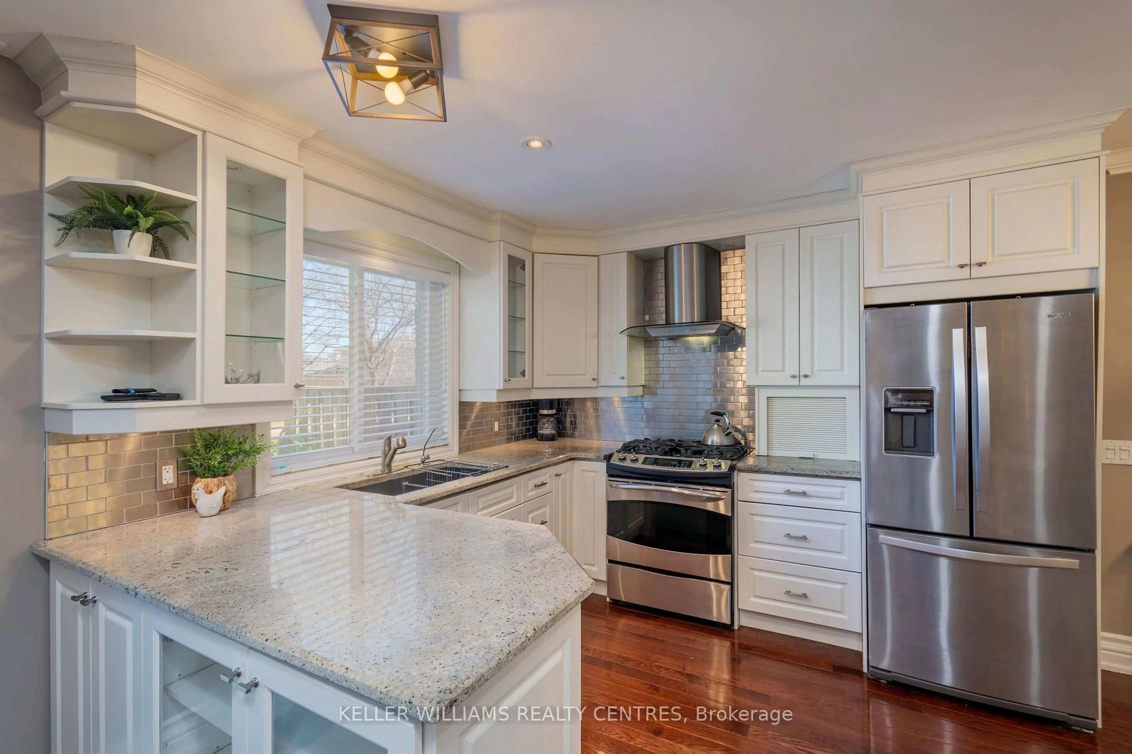 Open concept kitchen, ceramic/tile floor for 6779 Glen Erin Dr #20, Mississauga Ontario L5N 2C1