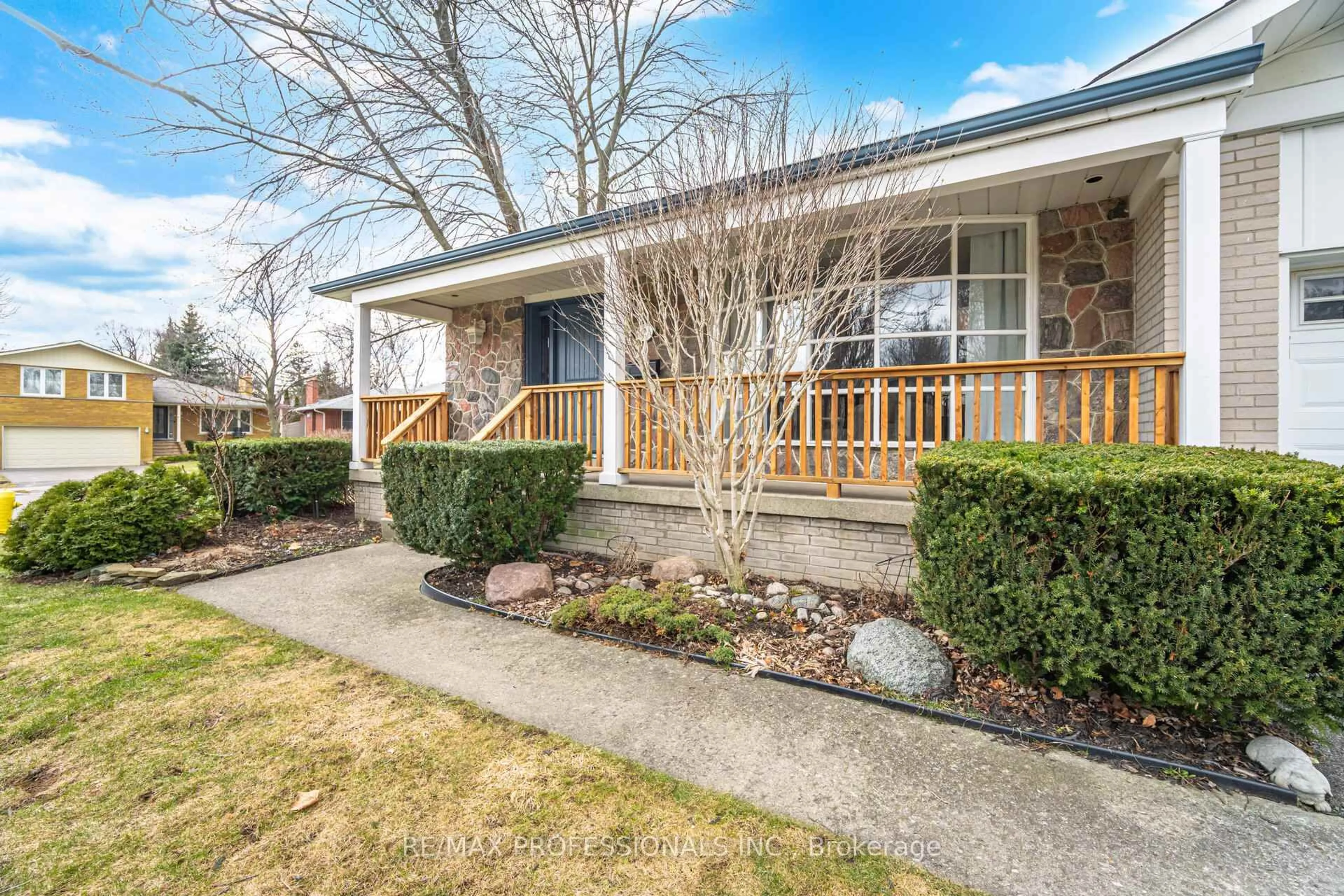 Unknown for 2 Thicket Rd, Toronto Ontario M9C 2T3