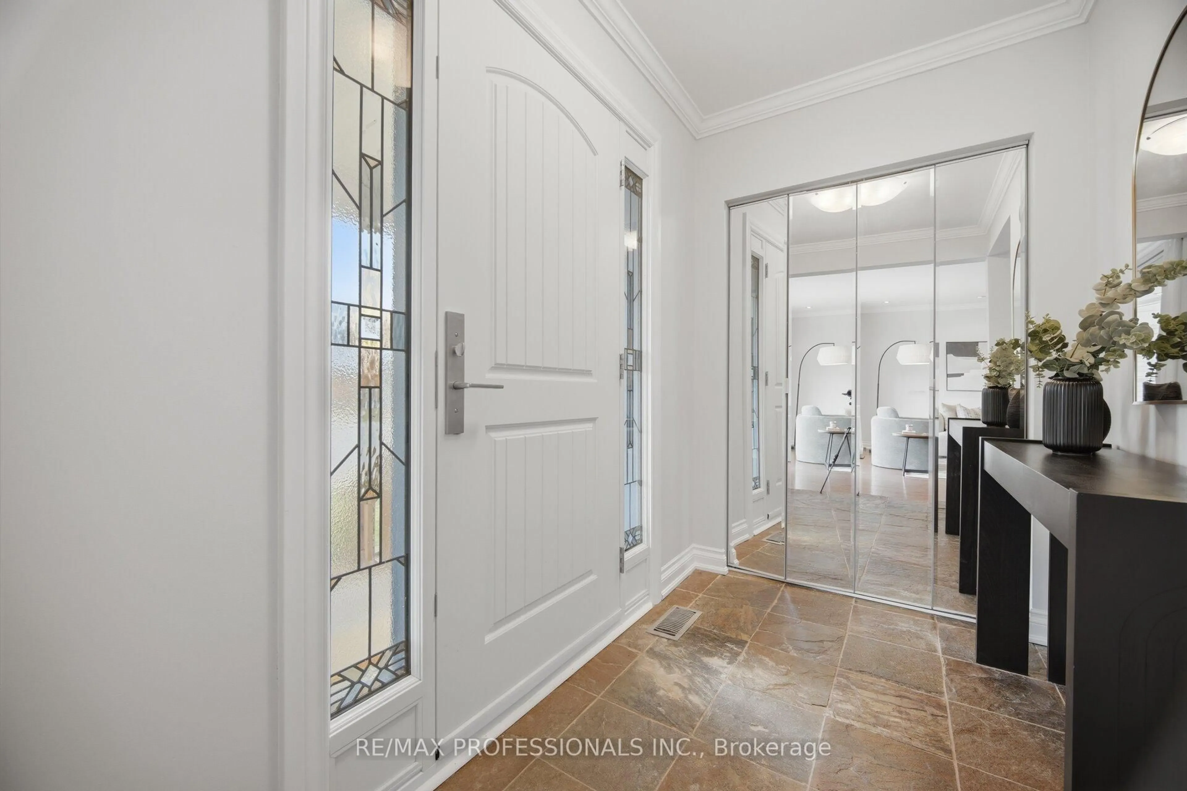 Indoor entryway for 2 Thicket Rd, Toronto Ontario M9C 2T3