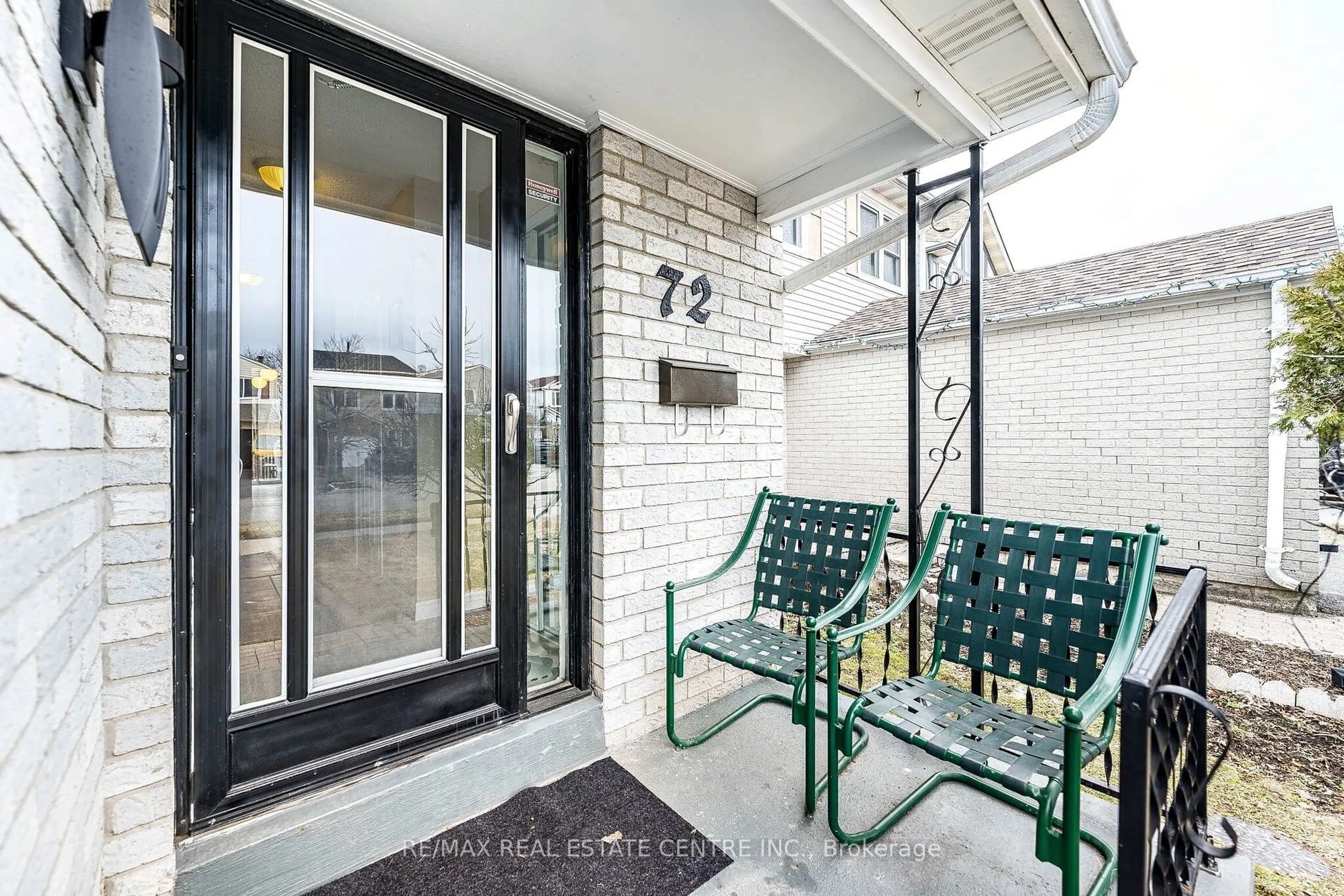 Patio, street for 72 Malabar Cres, Brampton Ontario L6S 3X8