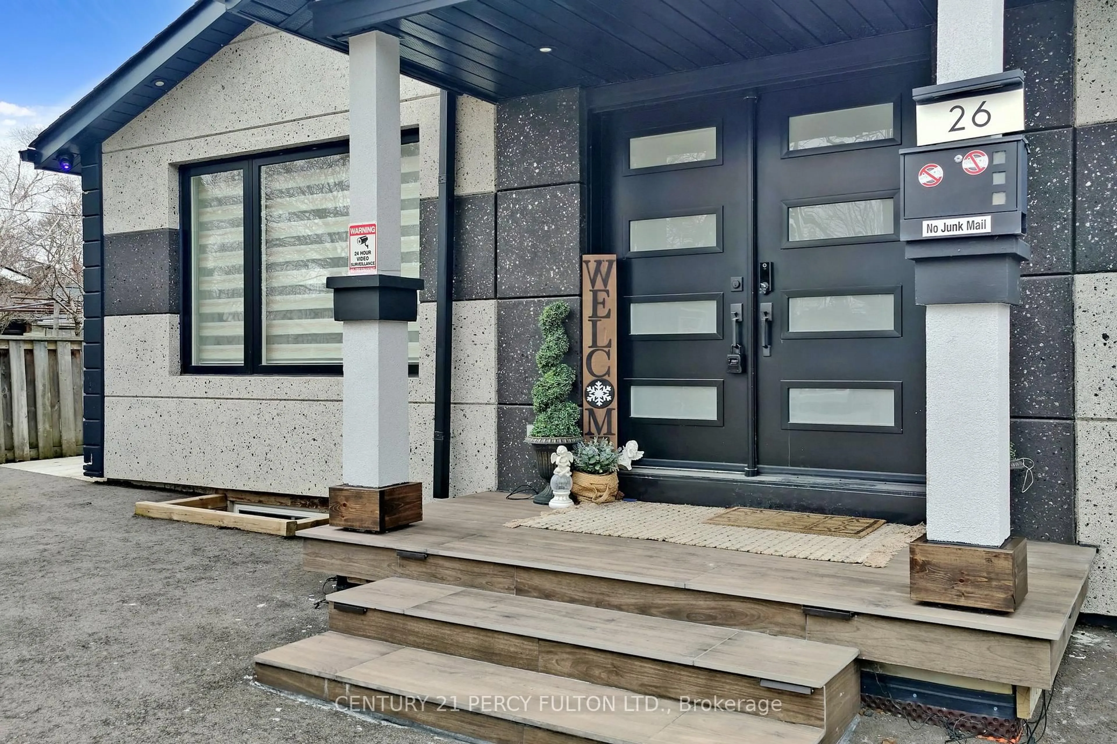 Indoor entryway for 26 Farley Cres, Toronto Ontario M9R 2A6