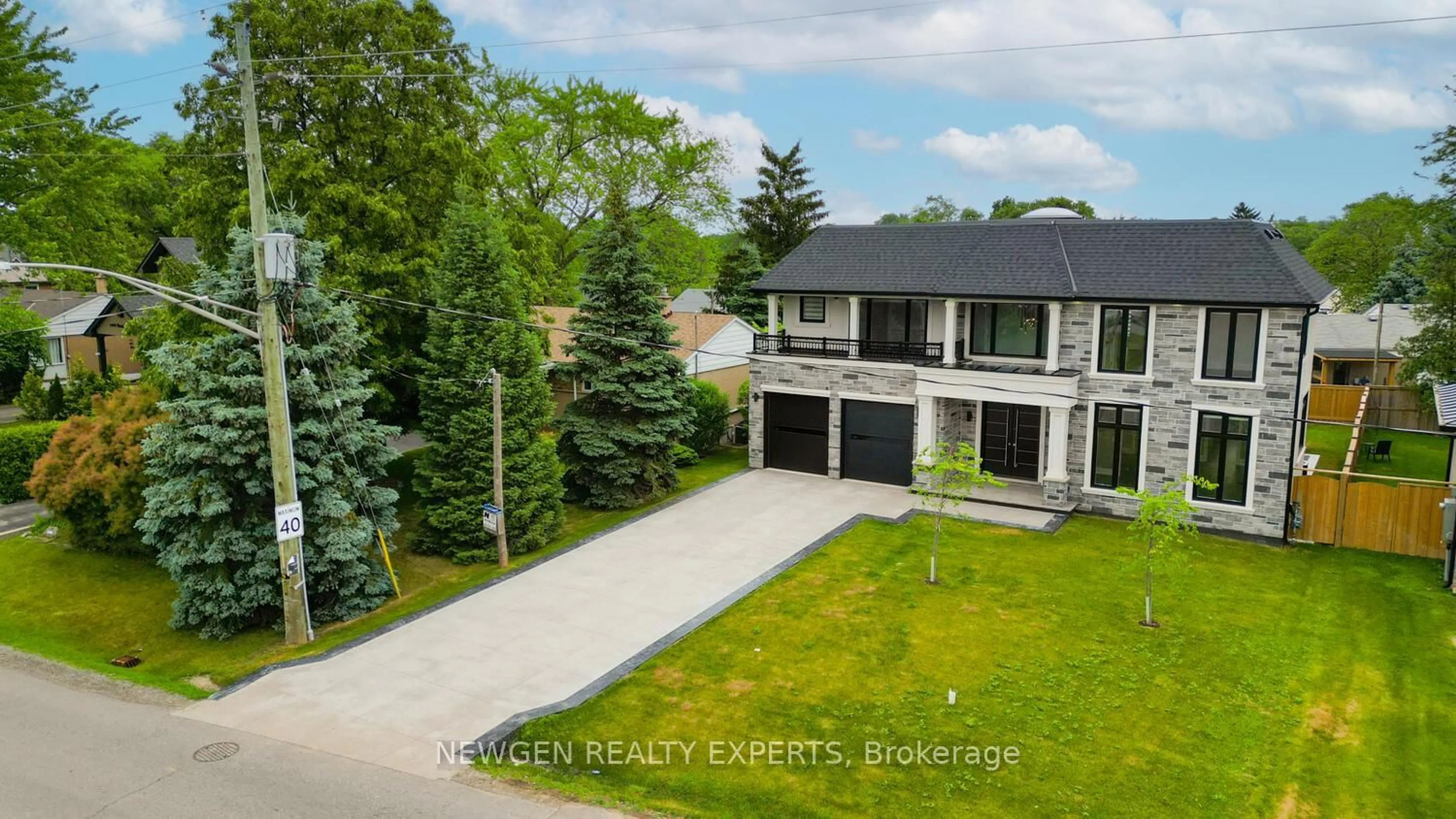 A pic from outside/outdoor area/front of a property/back of a property/a pic from drone, street for 1510 BRIDGE Rd, Oakville Ontario L6L 2E3