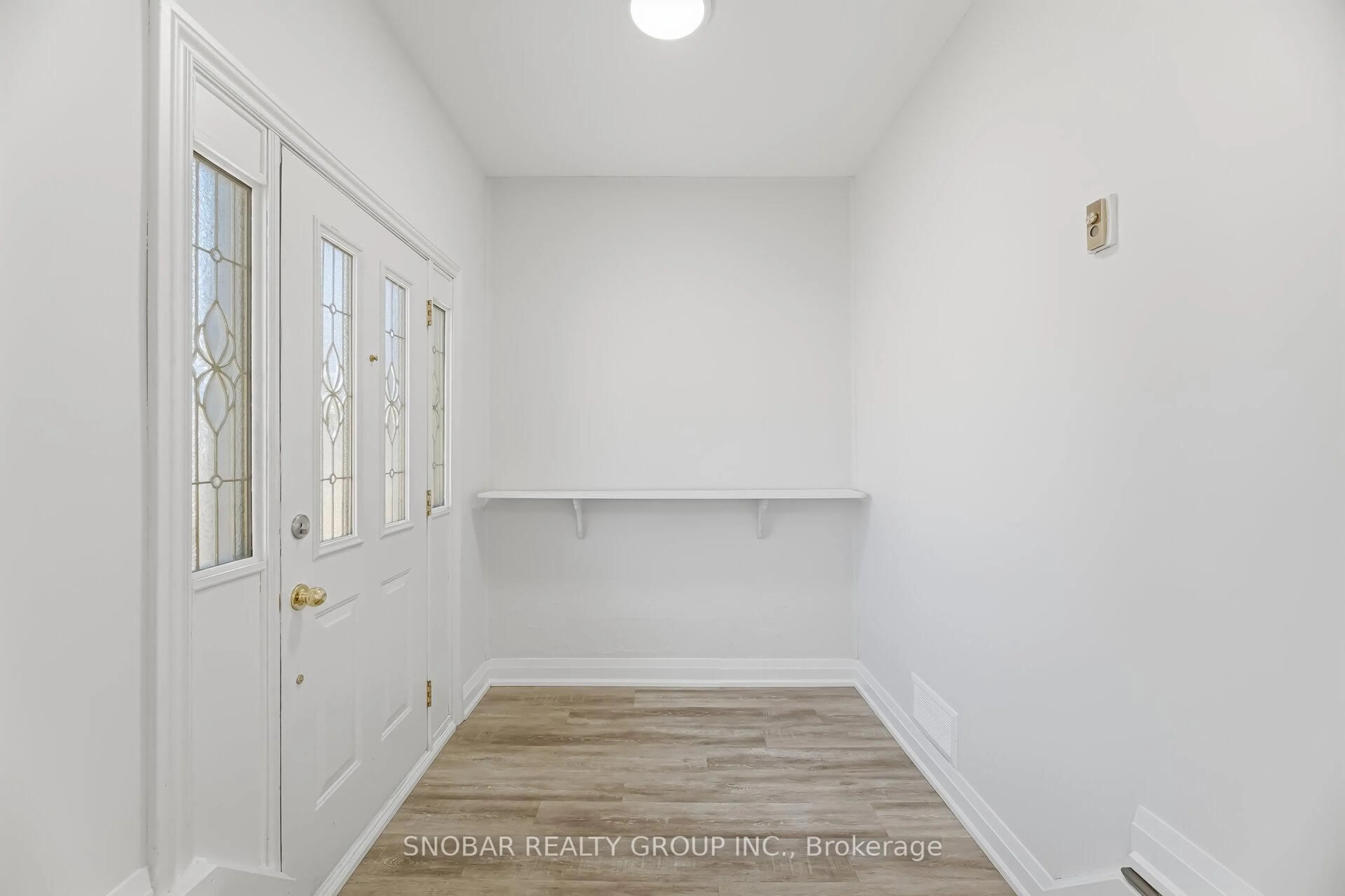 Indoor entryway for 3422 Credit Heights Dr, Mississauga Ontario L5C 2L9