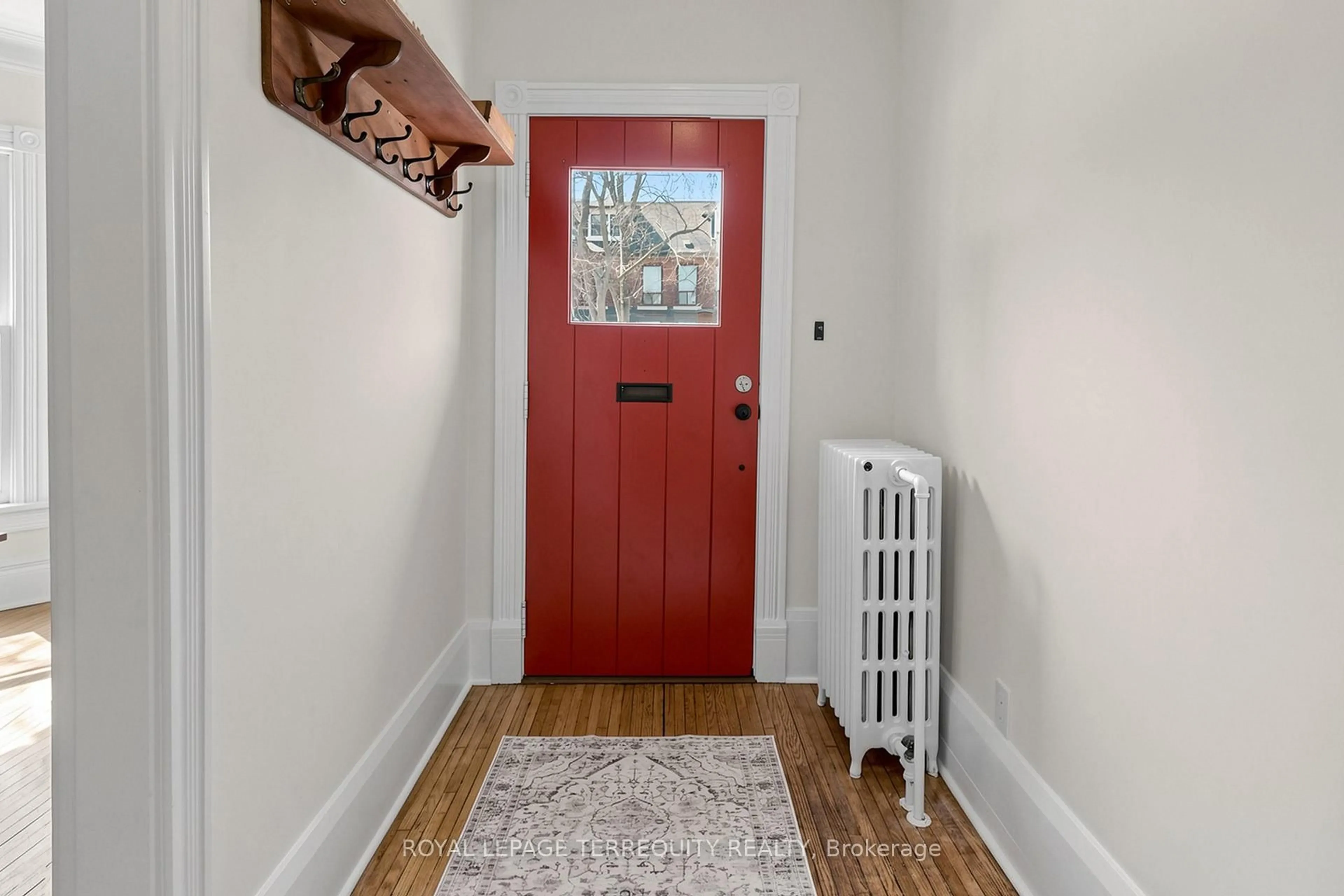 Indoor entryway for 283 Pacific Ave, Toronto Ontario M6P 2P8