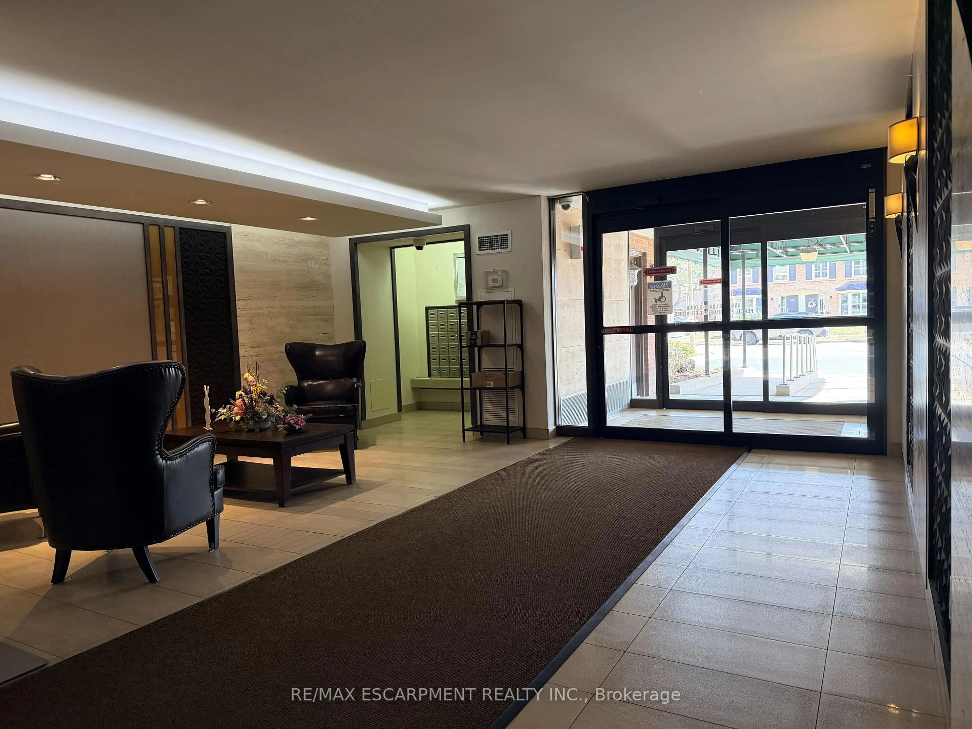 Lobby for 1415 Ghent Ave #705, Burlington Ontario L7S 1X4