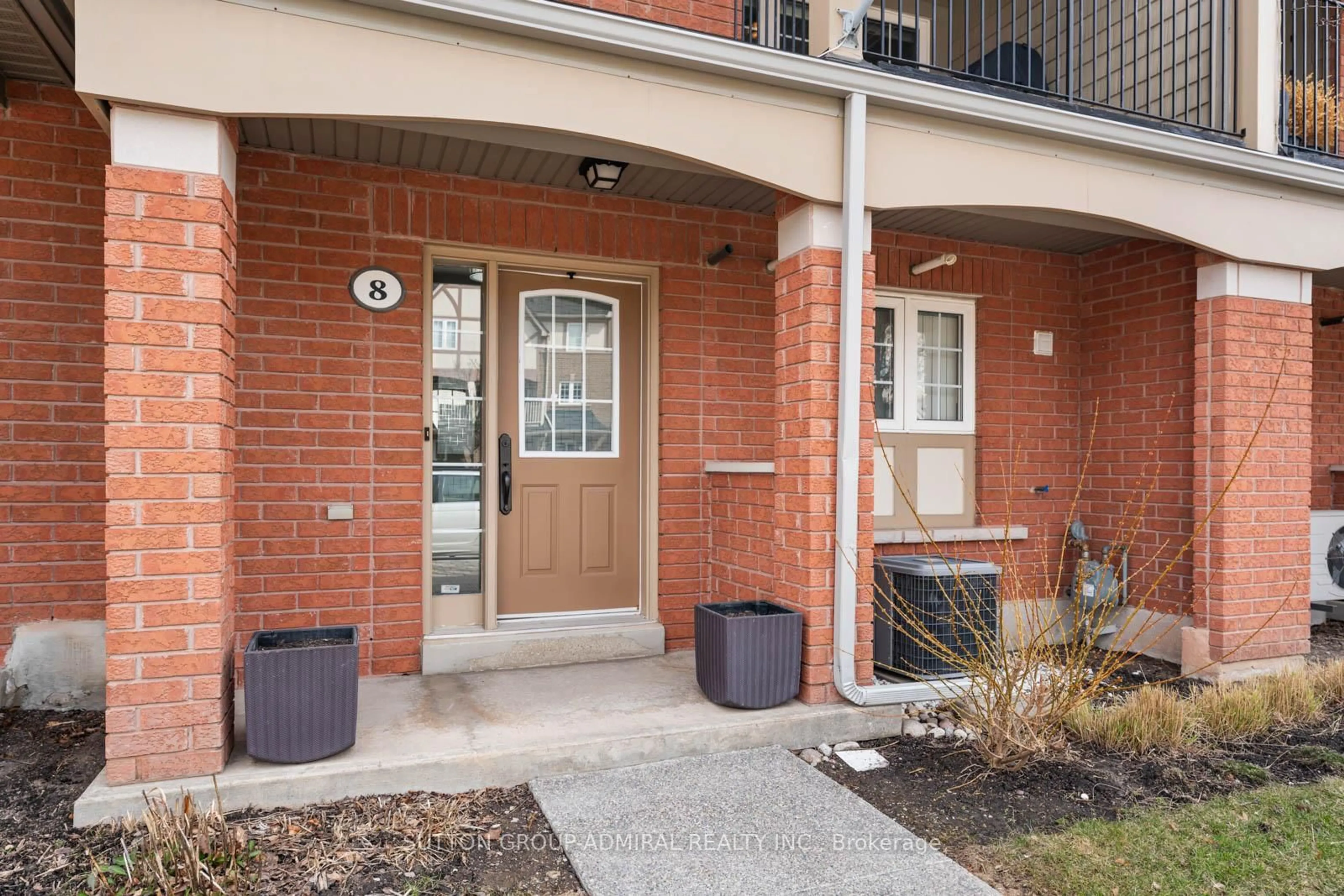 Indoor entryway for 2341 Parkhaven Blvd #8, Oakville Ontario L6H 7S5