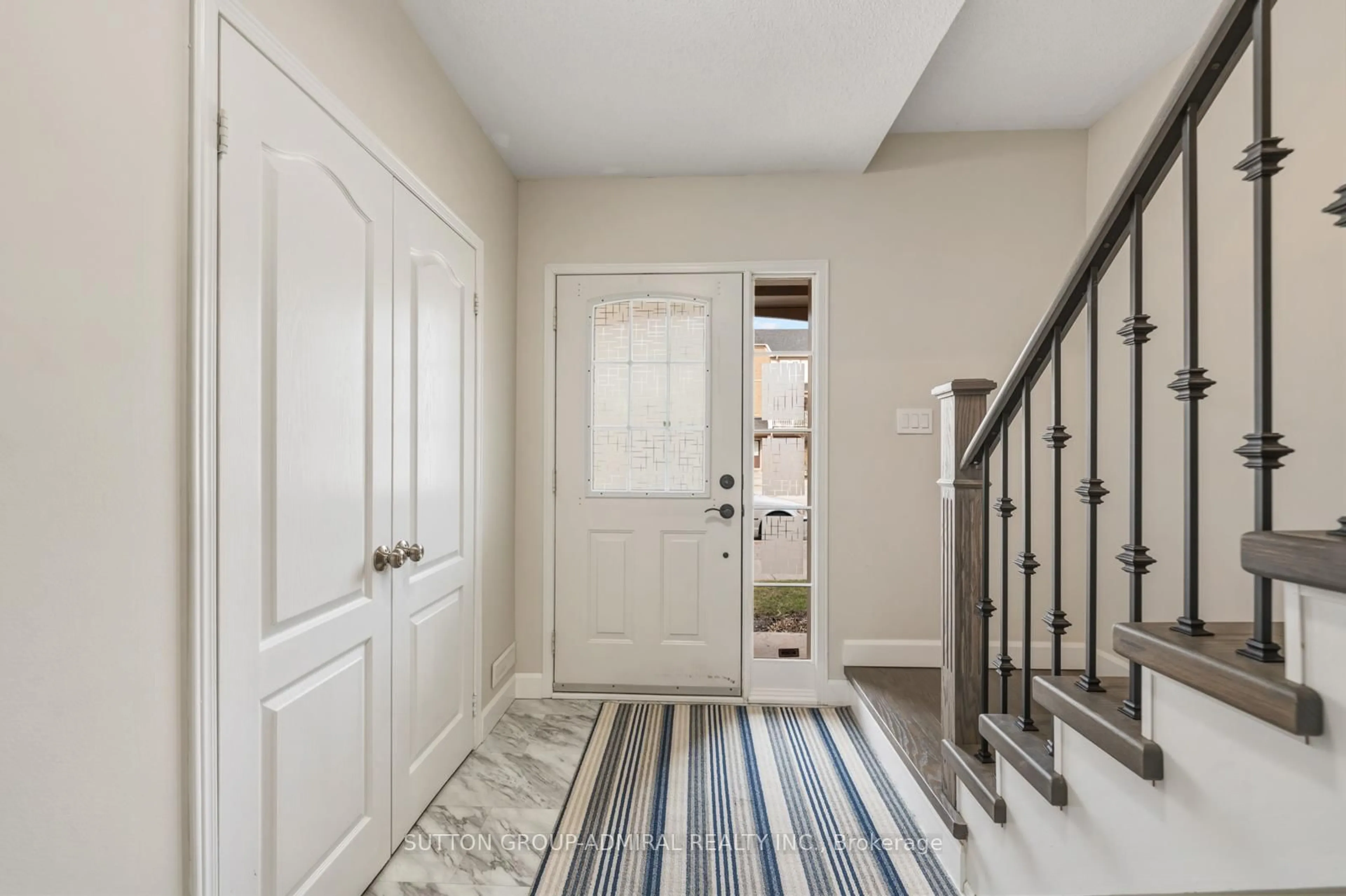 Indoor entryway for 2341 Parkhaven Blvd #8, Oakville Ontario L6H 7S5