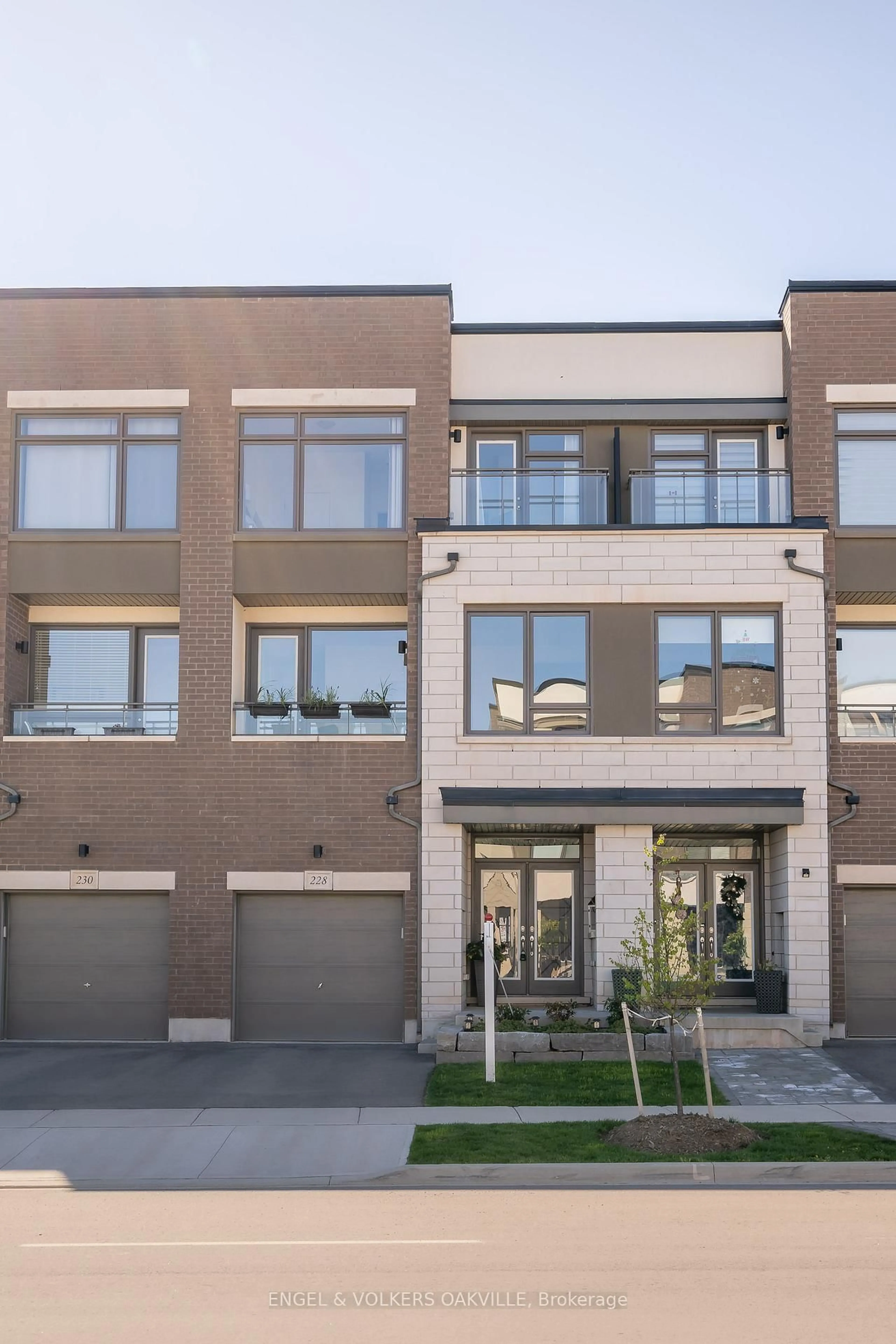 Home with brick exterior material, street for 228 Wheat Boom Dr, Oakville Ontario L6H 0P4