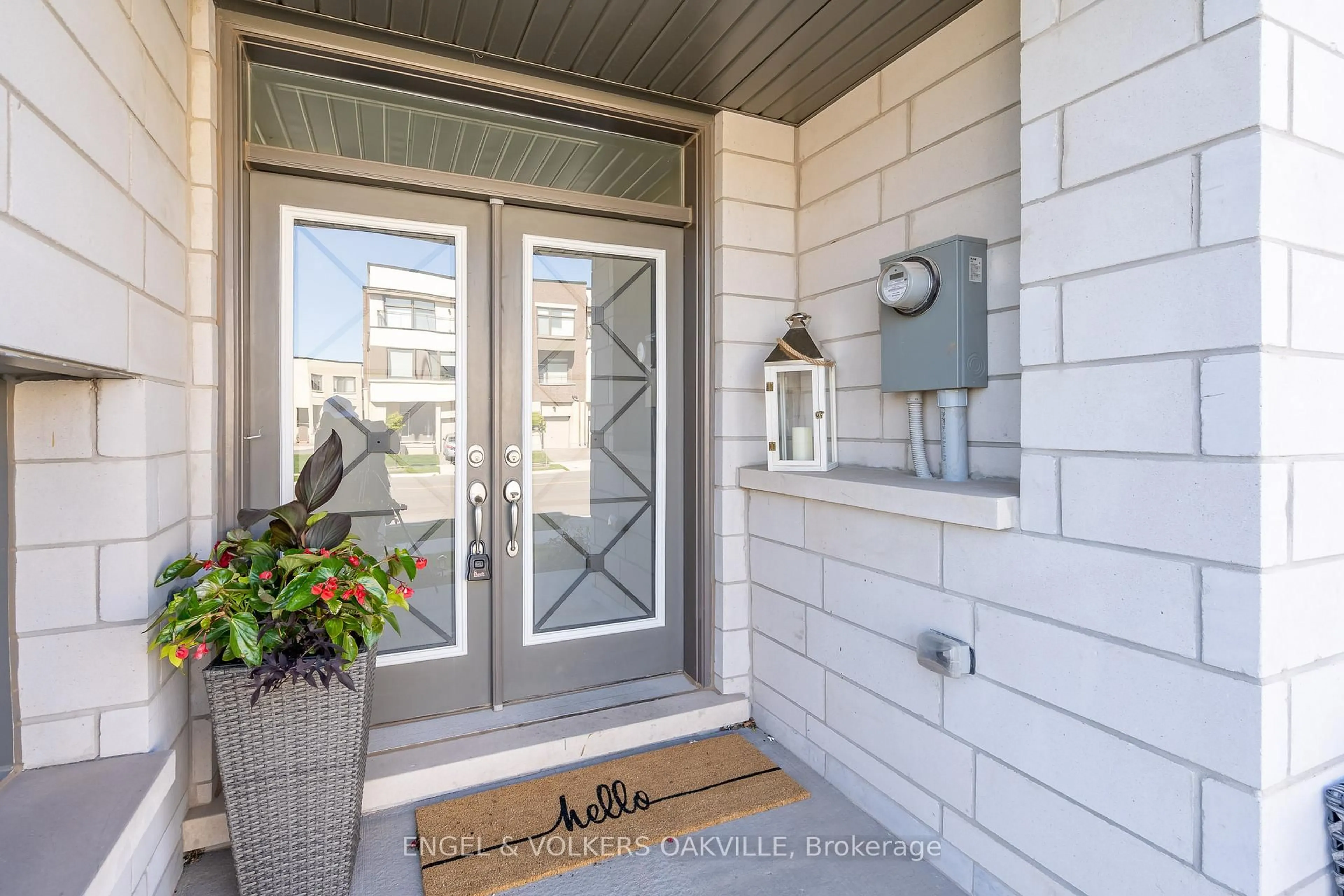 Indoor entryway for 228 Wheat Boom Dr, Oakville Ontario L6H 0P4