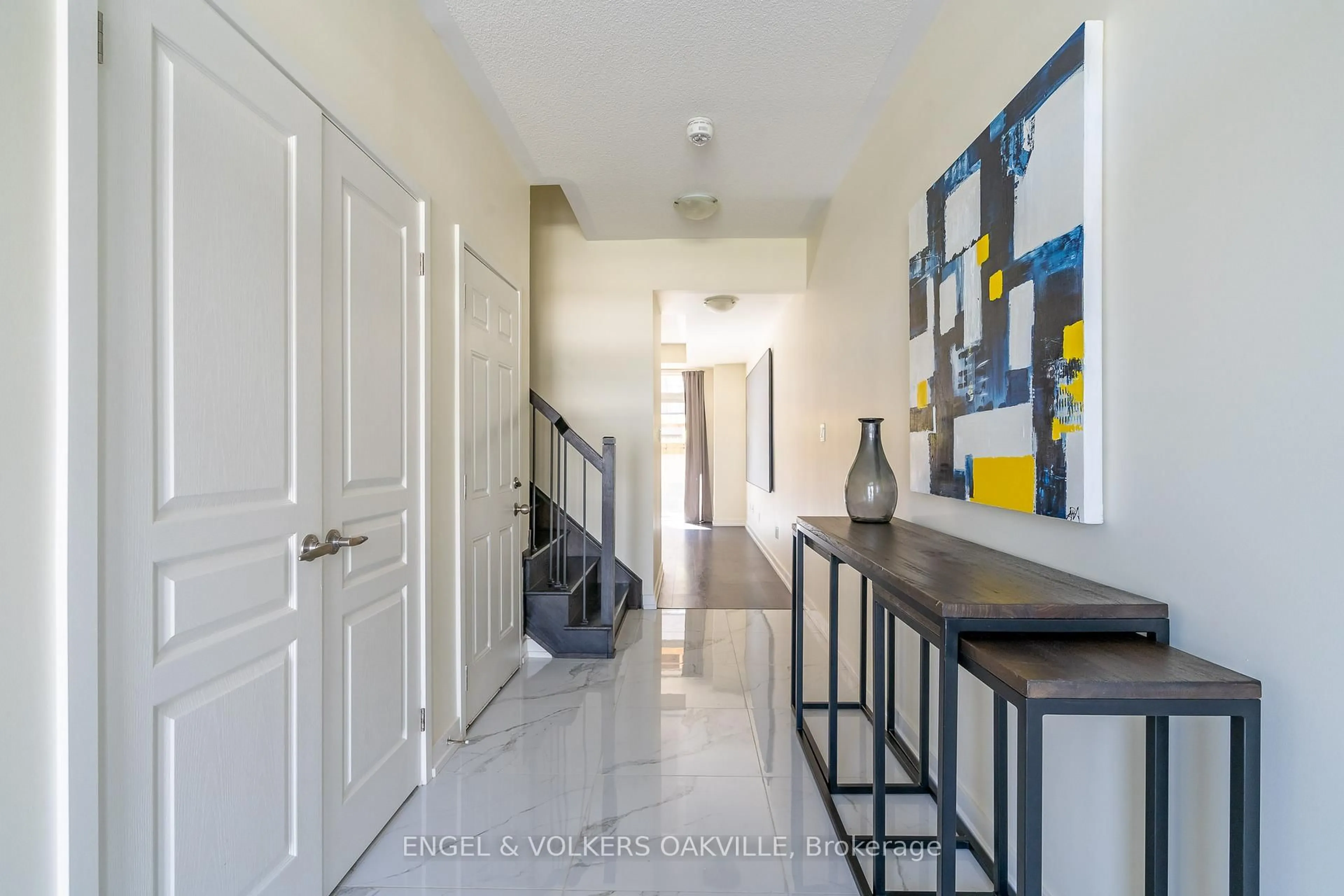 Indoor entryway for 228 Wheat Boom Dr, Oakville Ontario L6H 0P4