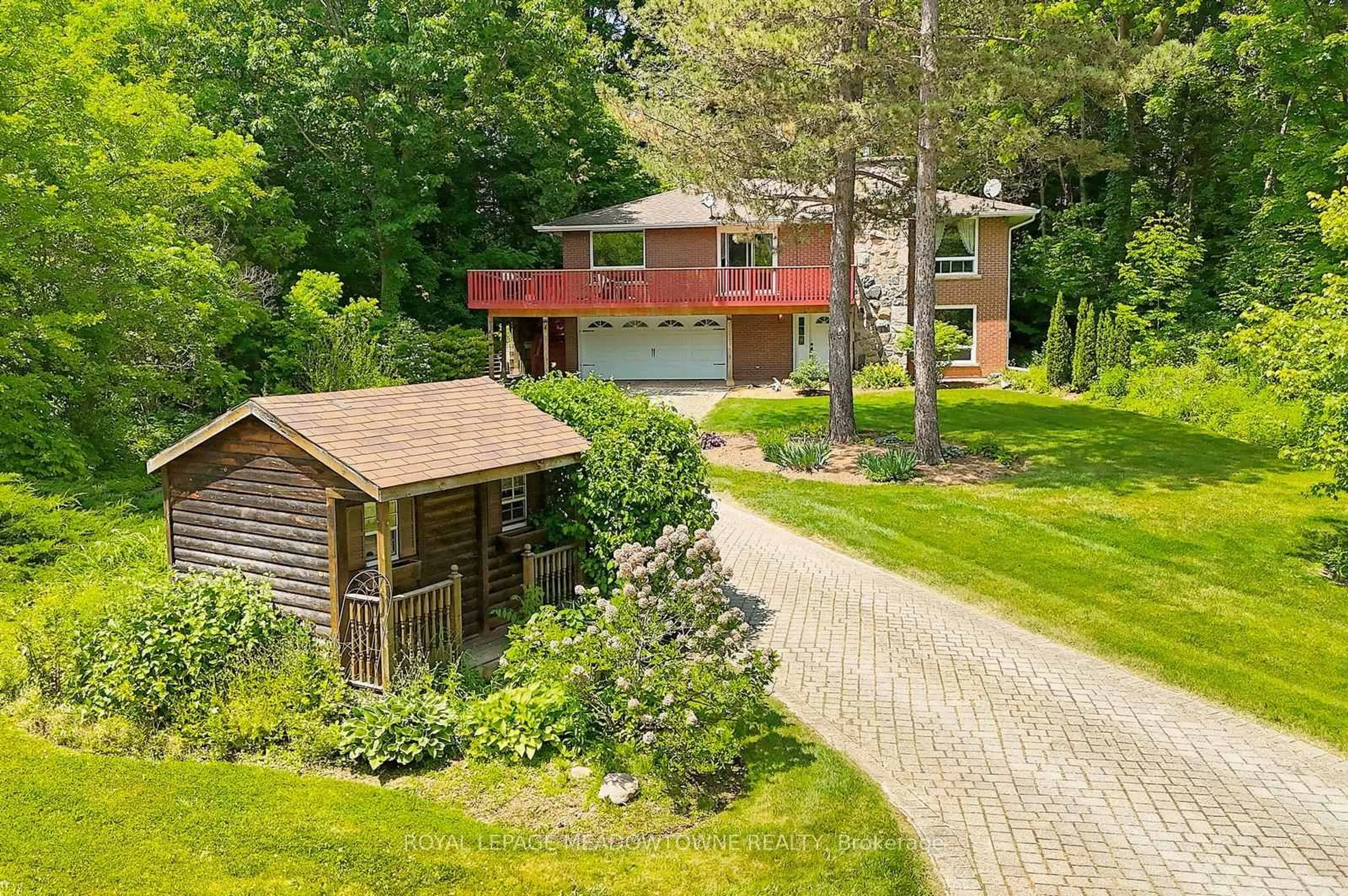 A pic from outside/outdoor area/front of a property/back of a property/a pic from drone, unknown for 4 Ann St, Halton Hills Ontario L7G 2V2