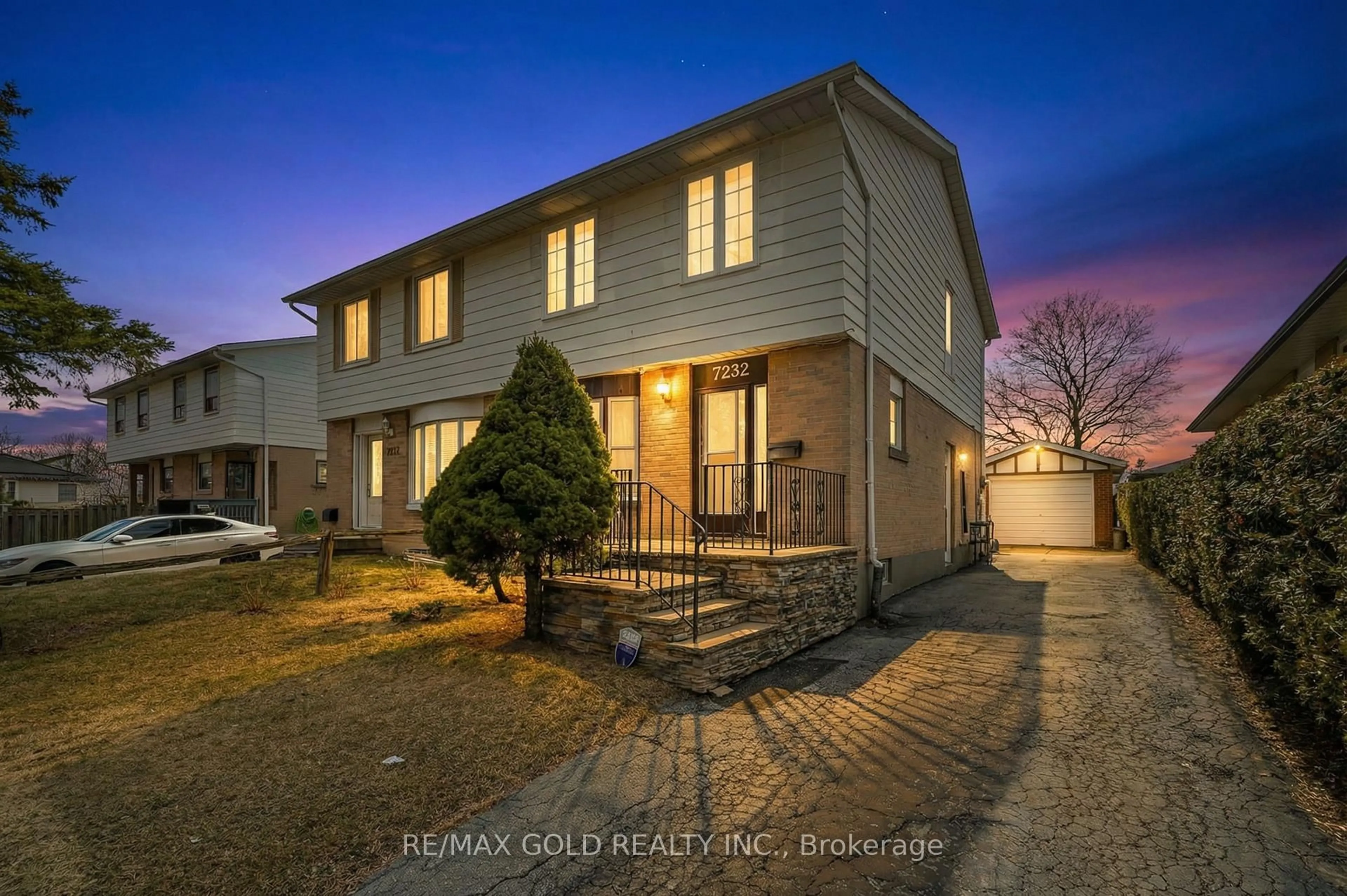 A pic from outside/outdoor area/front of a property/back of a property/a pic from drone, street for 7232 Redfox Rd, Mississauga Ontario L4T 2L8