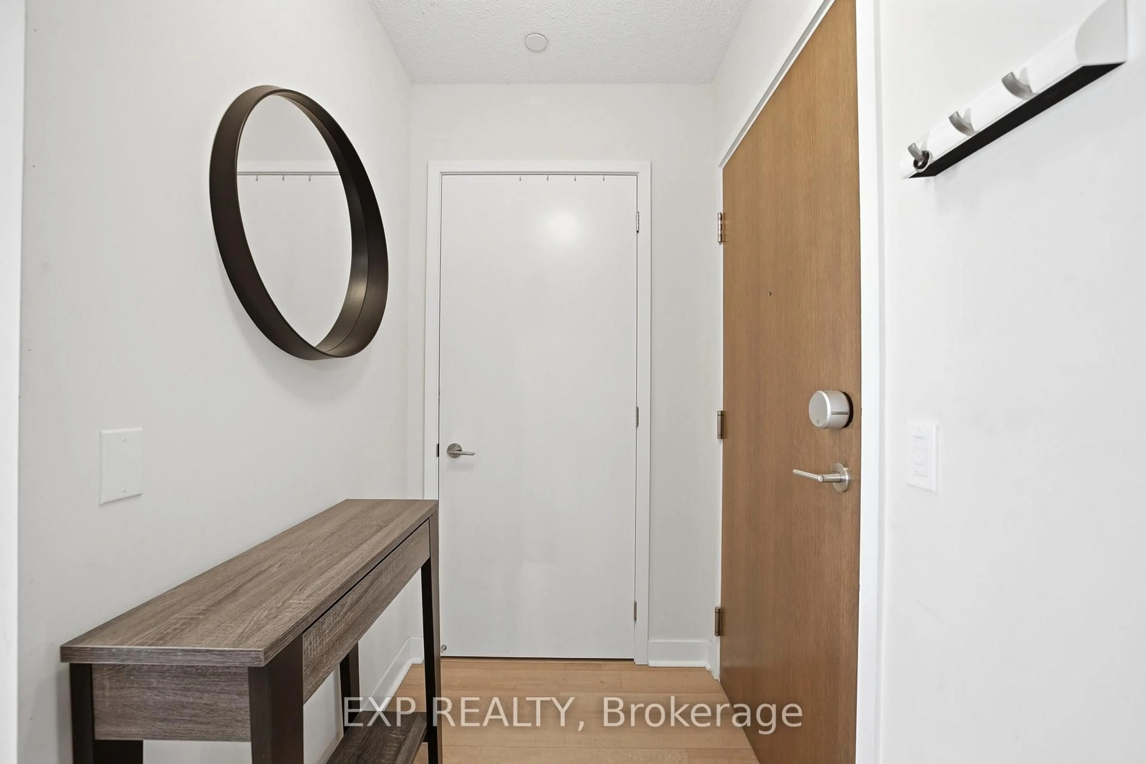 Indoor entryway for 3975 Grand Park Dr #401, Mississauga Ontario L5B 0K4