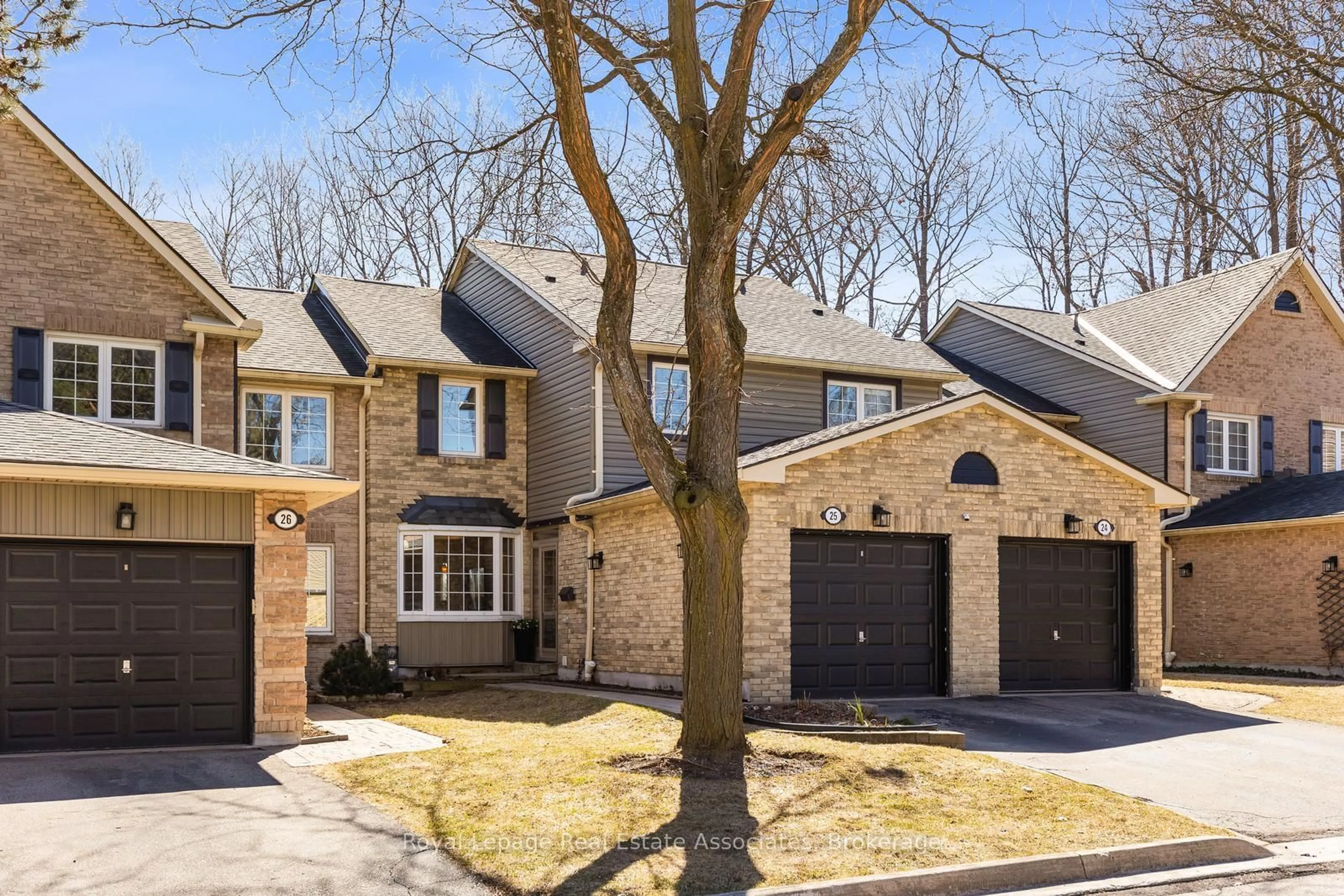 Home with brick exterior material, street for 2766 Folkway Dr #25, Mississauga Ontario L5L 3M3