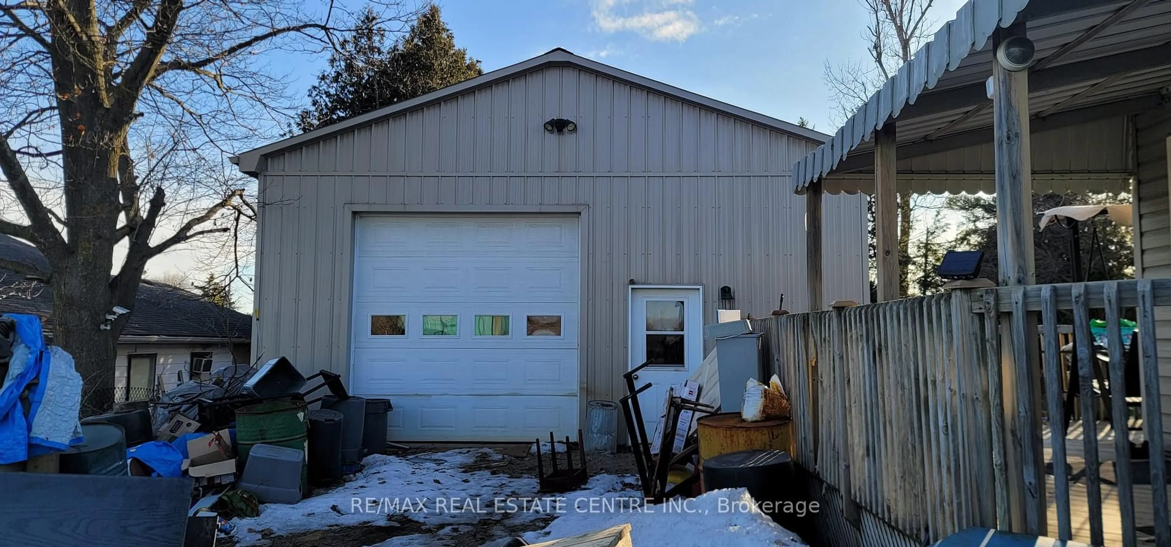 Indoor garage for 2 Terry St, Caledon Ontario L7K 0B1