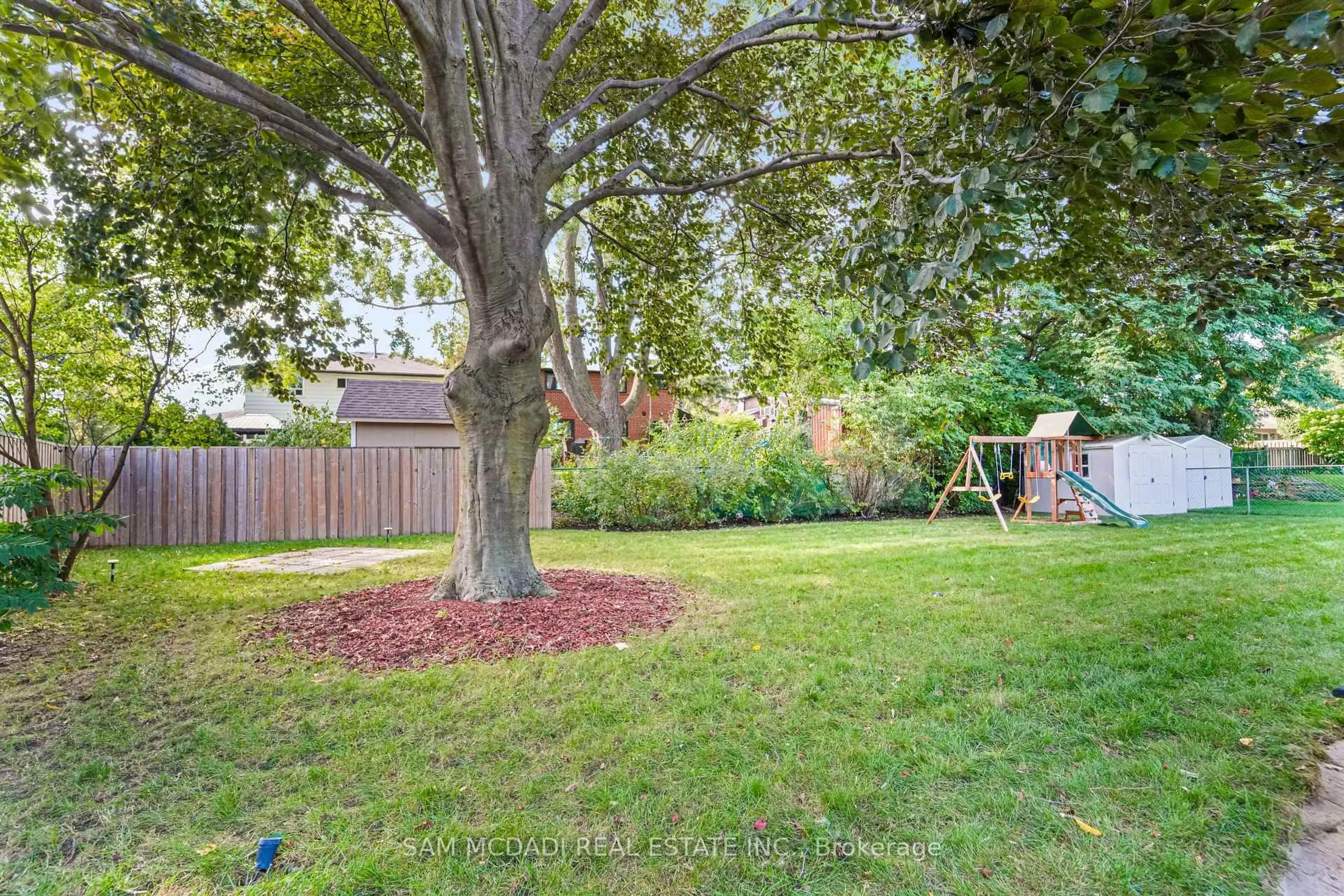 Patio, forest/trees view for 1987 Deanhome Rd, Mississauga Ontario L5J 2K6
