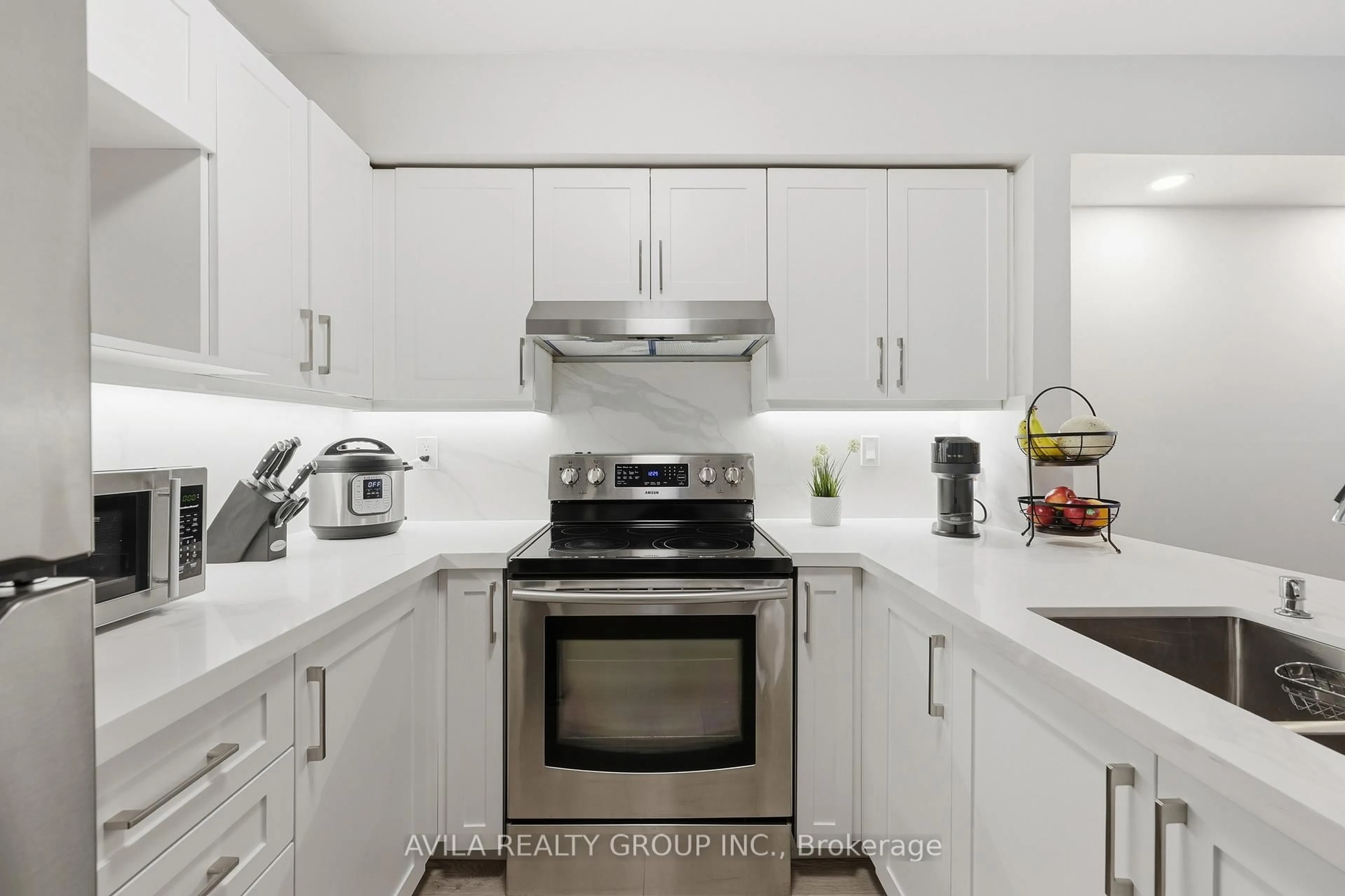 Standard kitchen, ceramic/tile floor for 1460 Bishops Gate #203, Oakville Ontario L6M 4N5