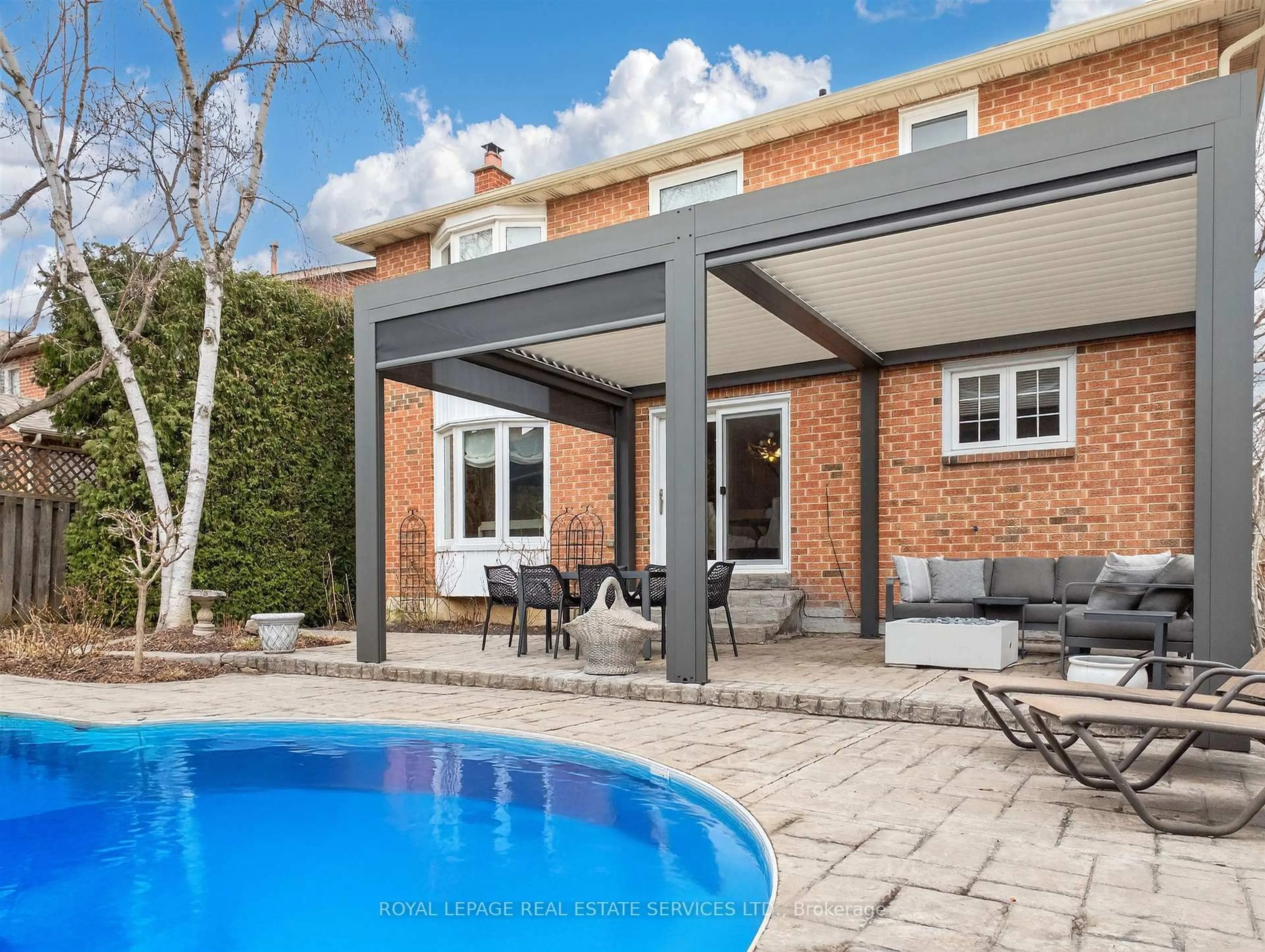 Home with brick exterior material, street for 1882 Flintlock Crt, Mississauga Ontario L5L 3E1