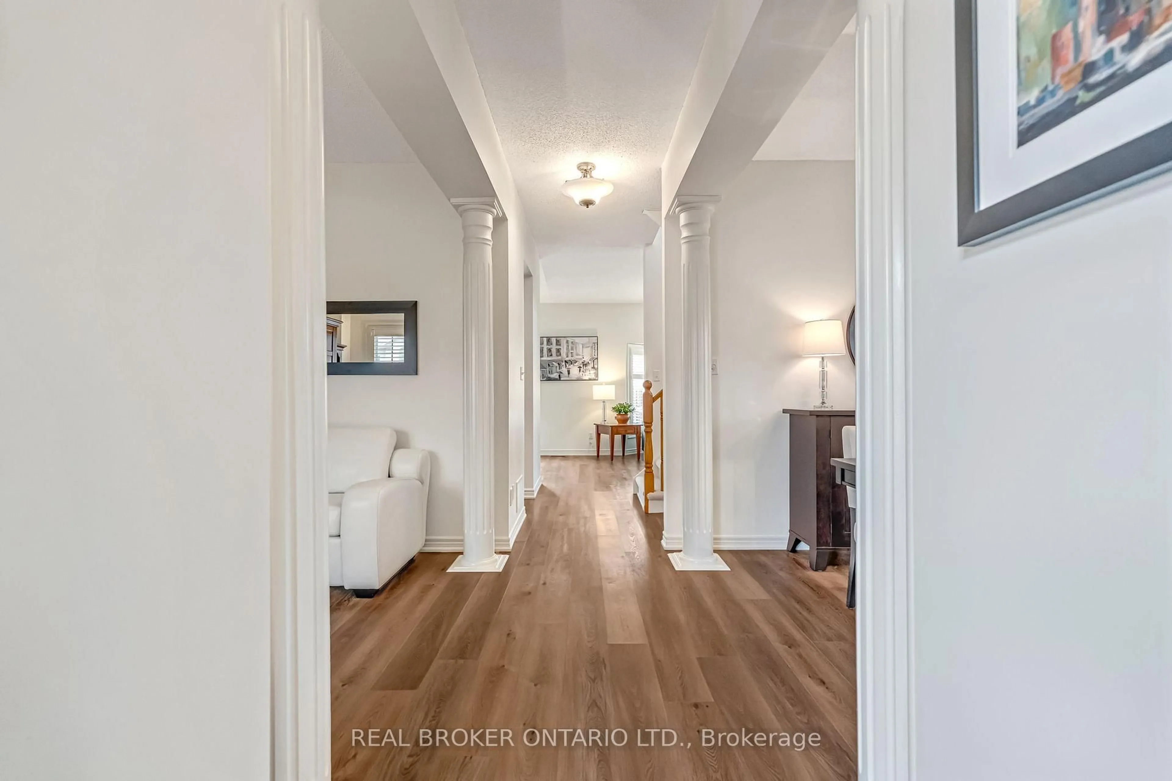 Indoor foyer for 2423 Valley Heights Cres, Oakville Ontario L6H 6X2