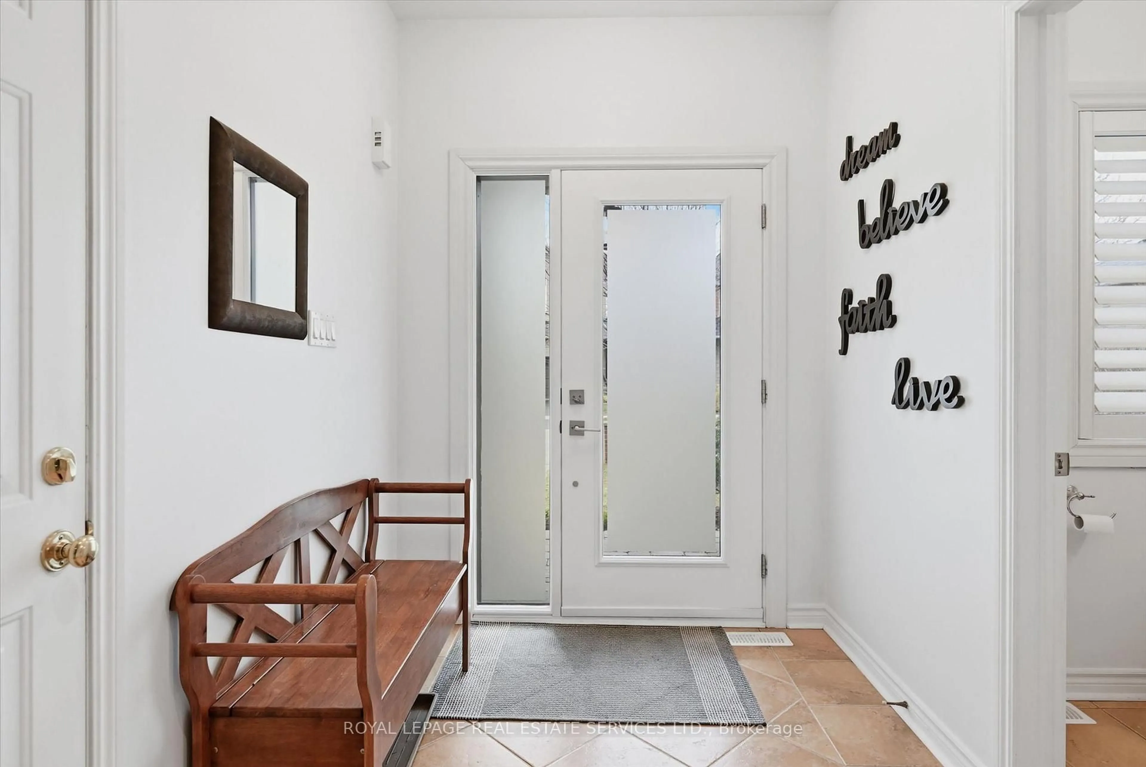 Indoor entryway for 2170 Brookhaven Cres, Oakville Ontario L6M 5B8