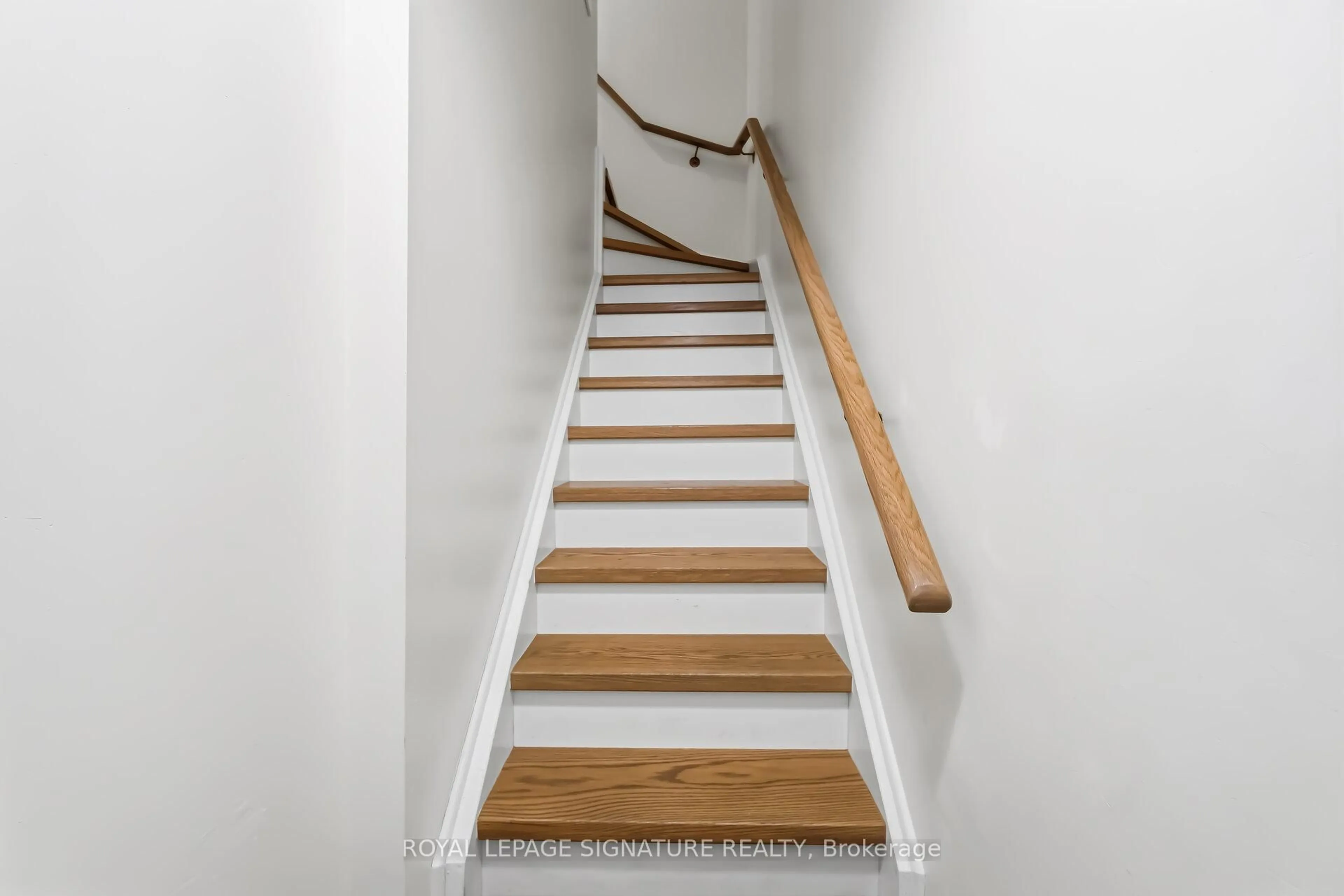 Stairs for 760 Lawrence Ave #153, Toronto Ontario M6A 3E7