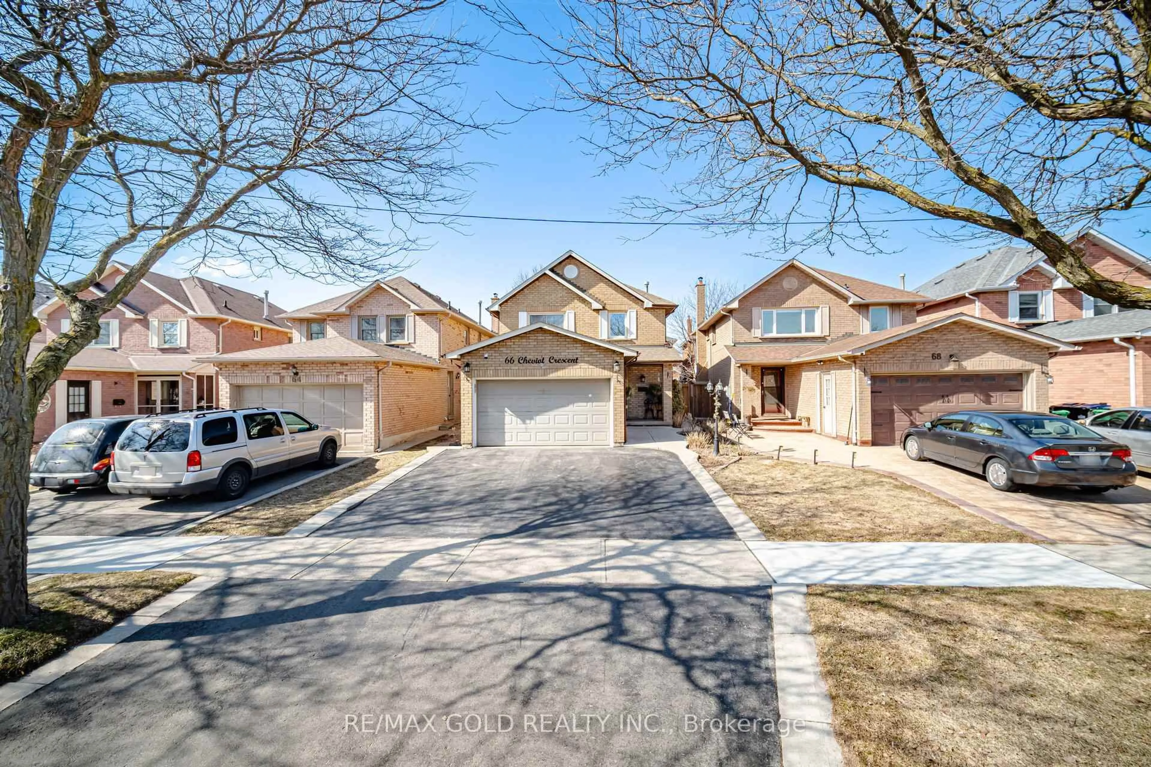 A pic from outside/outdoor area/front of a property/back of a property/a pic from drone, street for 66 Cheviot Cres, Brampton Ontario L6Z 4G7