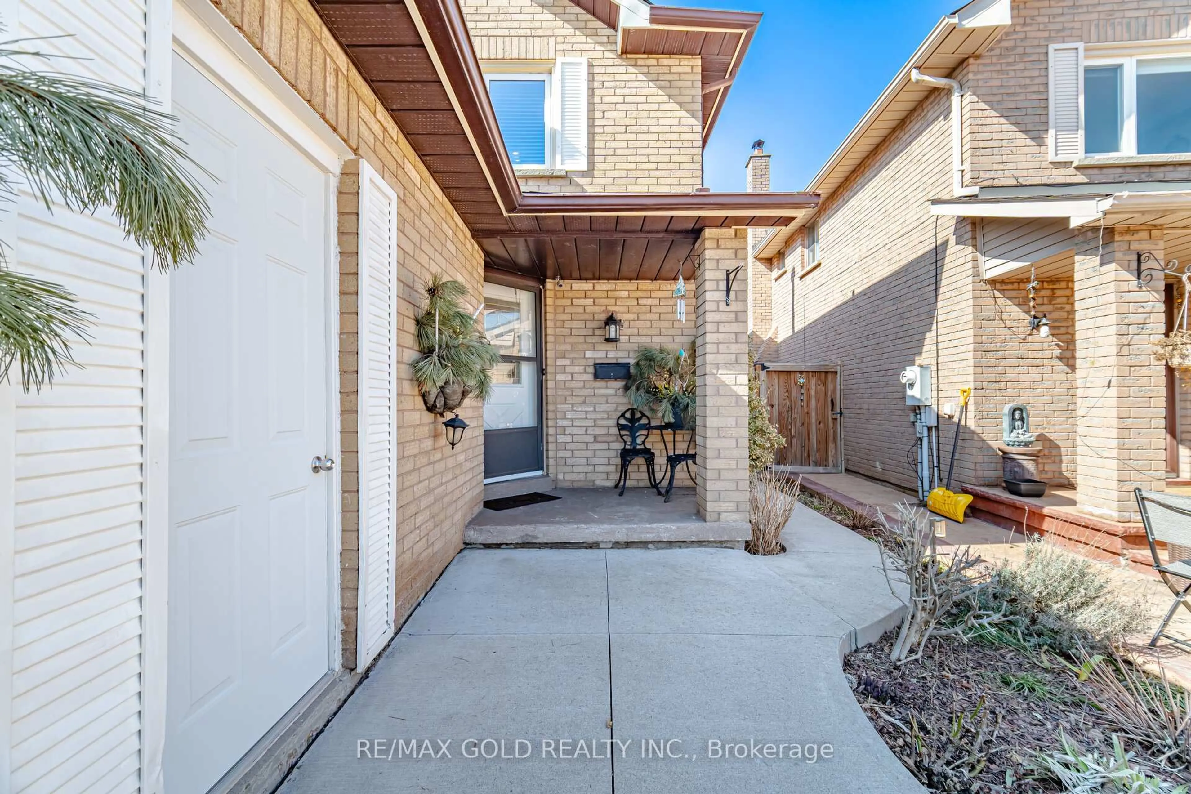 Home with brick exterior material, street for 66 Cheviot Cres, Brampton Ontario L6Z 4G7