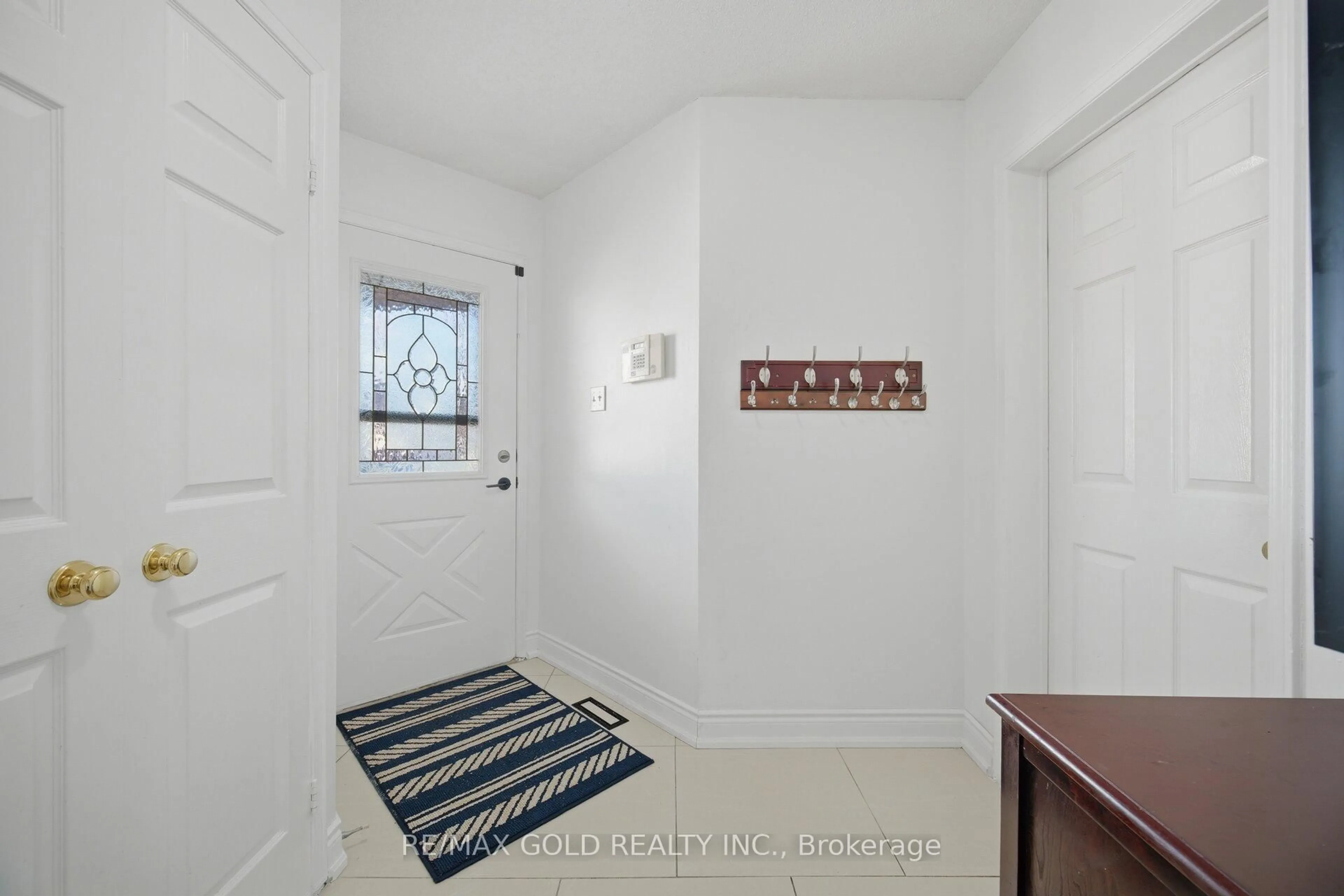 Indoor entryway for 66 Cheviot Cres, Brampton Ontario L6Z 4G7