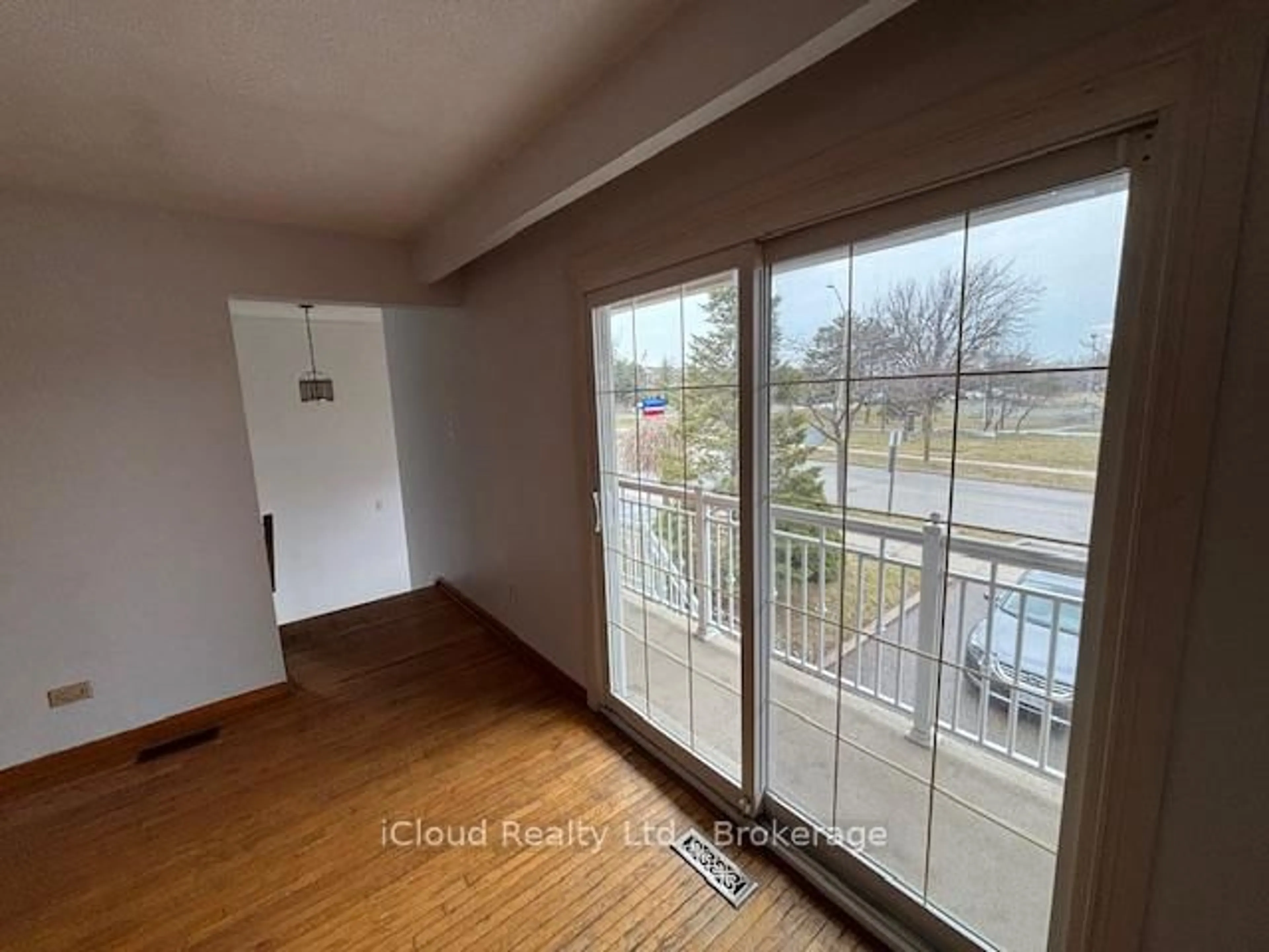 A pic of a room for 4174 Woodington Dr, Mississauga Ontario L4Z 1K4