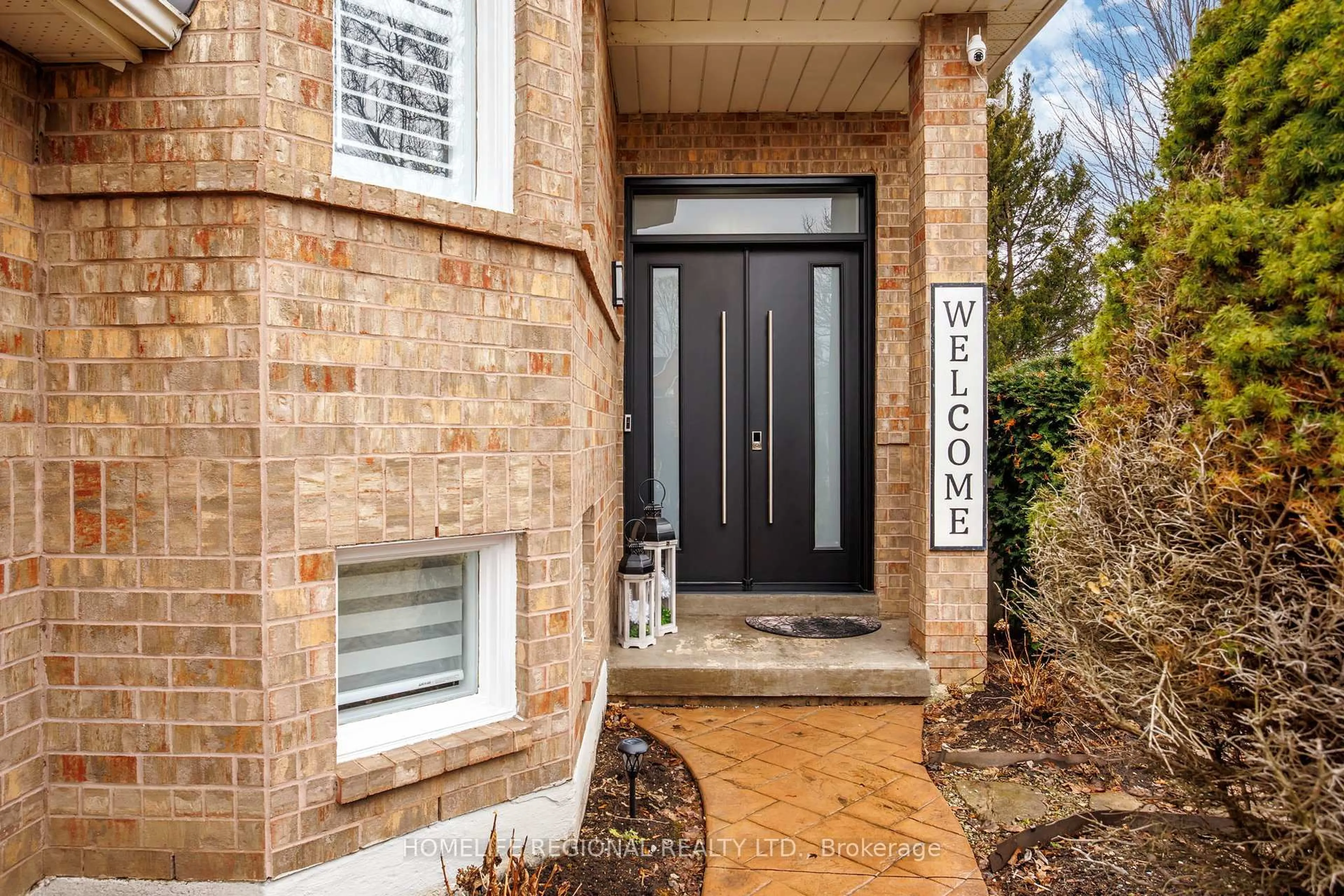 Indoor entryway for 20 Ruddell Cres, Halton Hills Ontario L7G 5N4