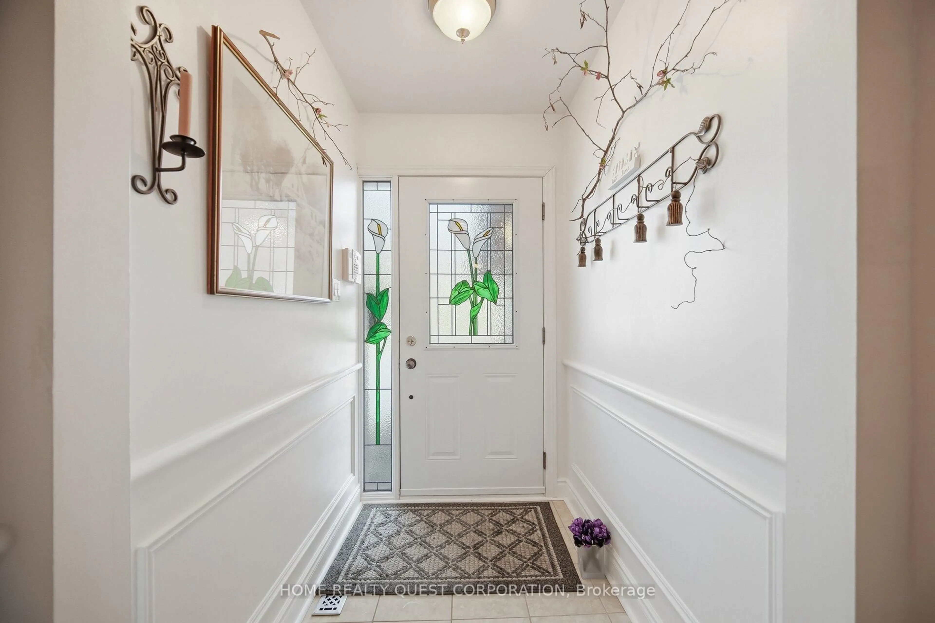 Indoor entryway for 6330 Lorca Cres, Mississauga Ontario L5N 2J4